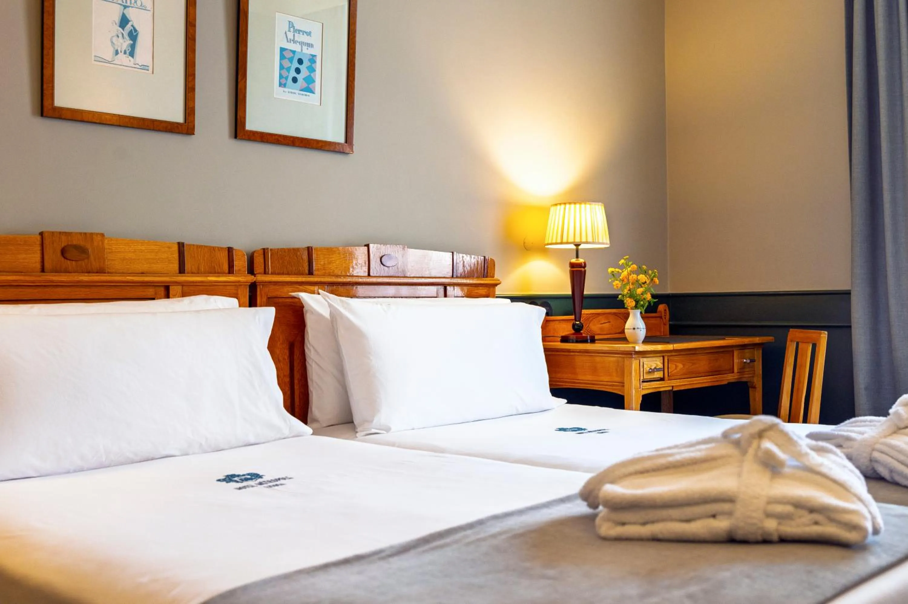 Bed in Hotel Metropole