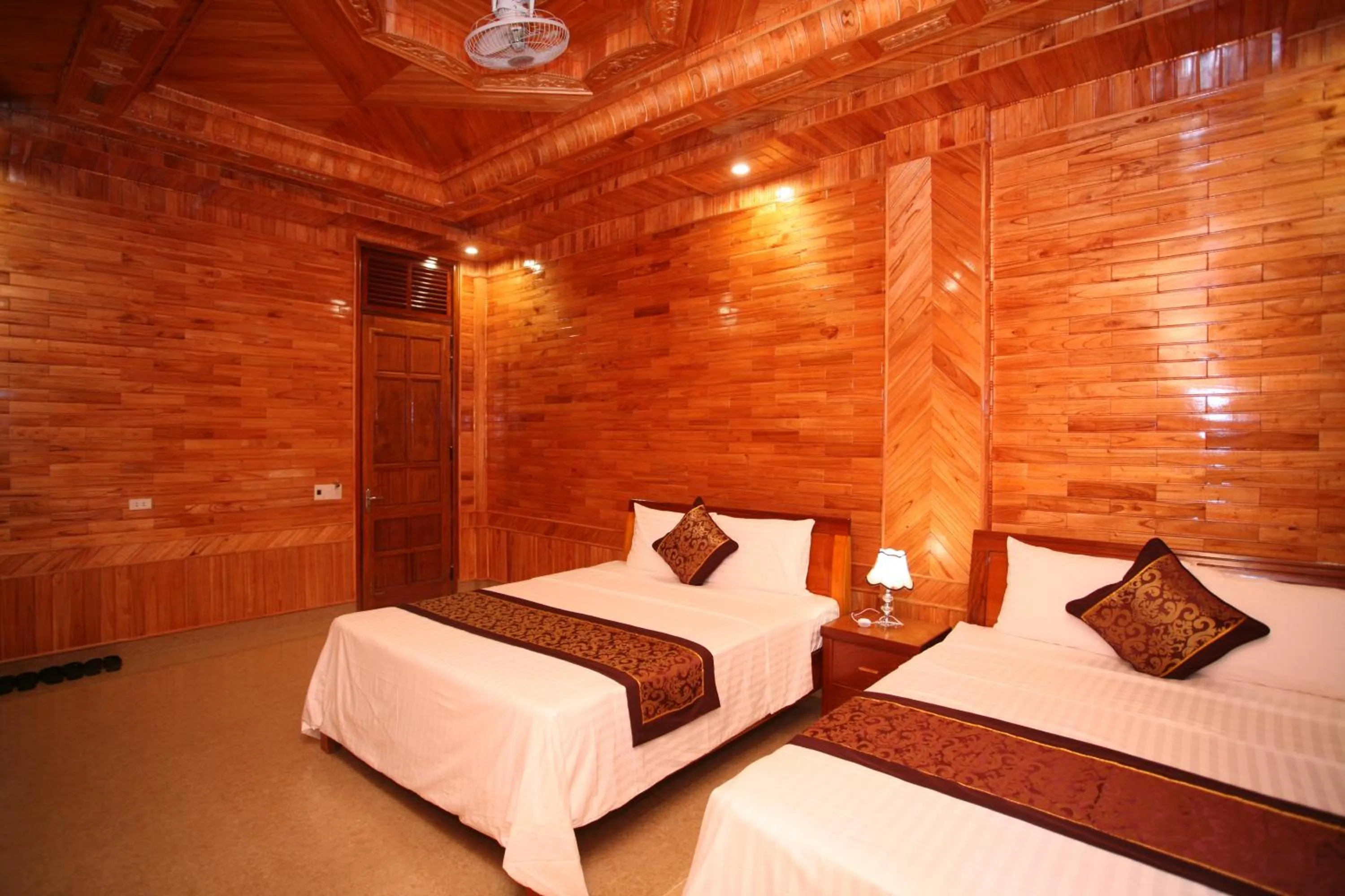 Photo of the whole room, Bed in Sky Hotel