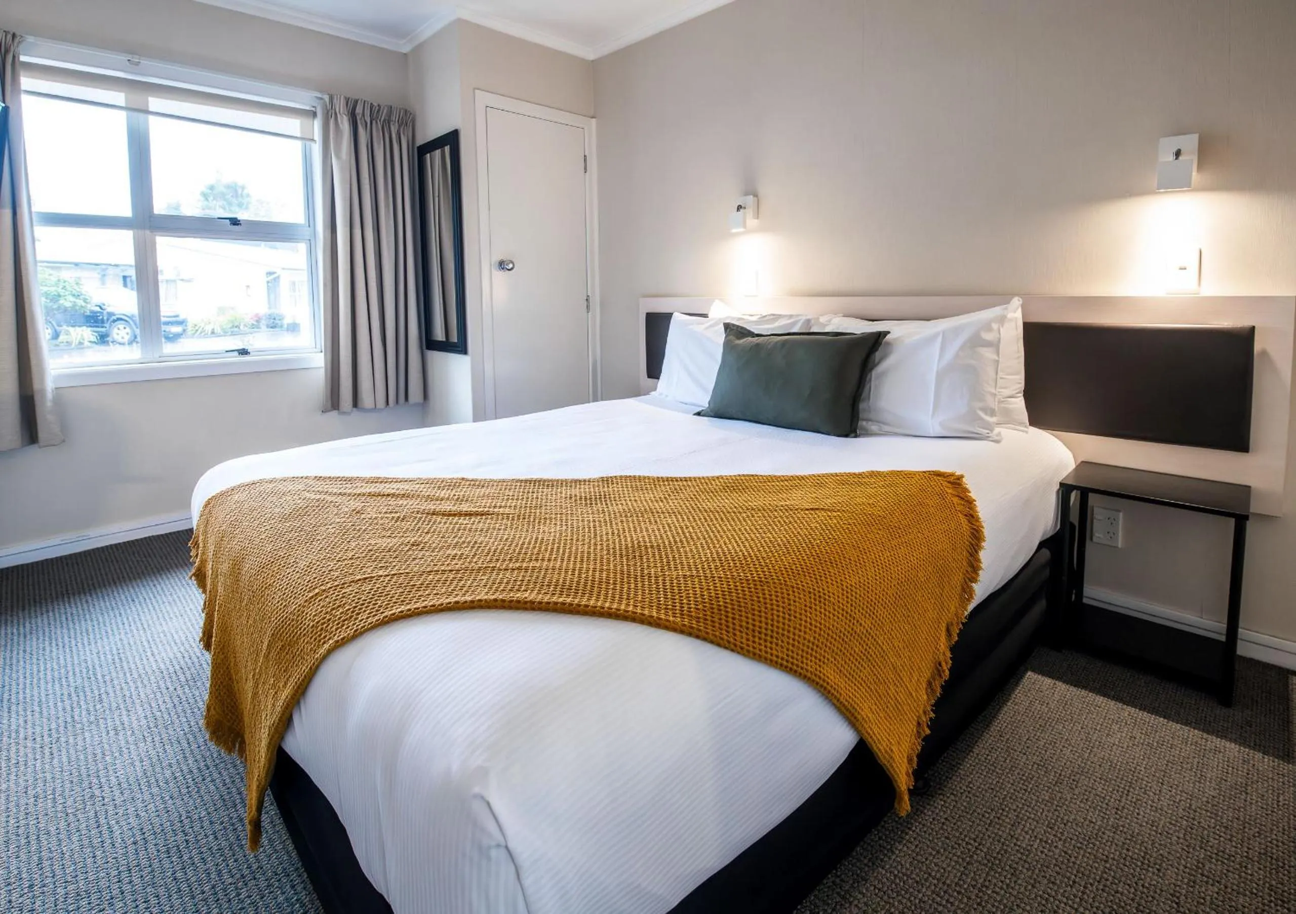 Bedroom, Bed in Ripple Rotorua