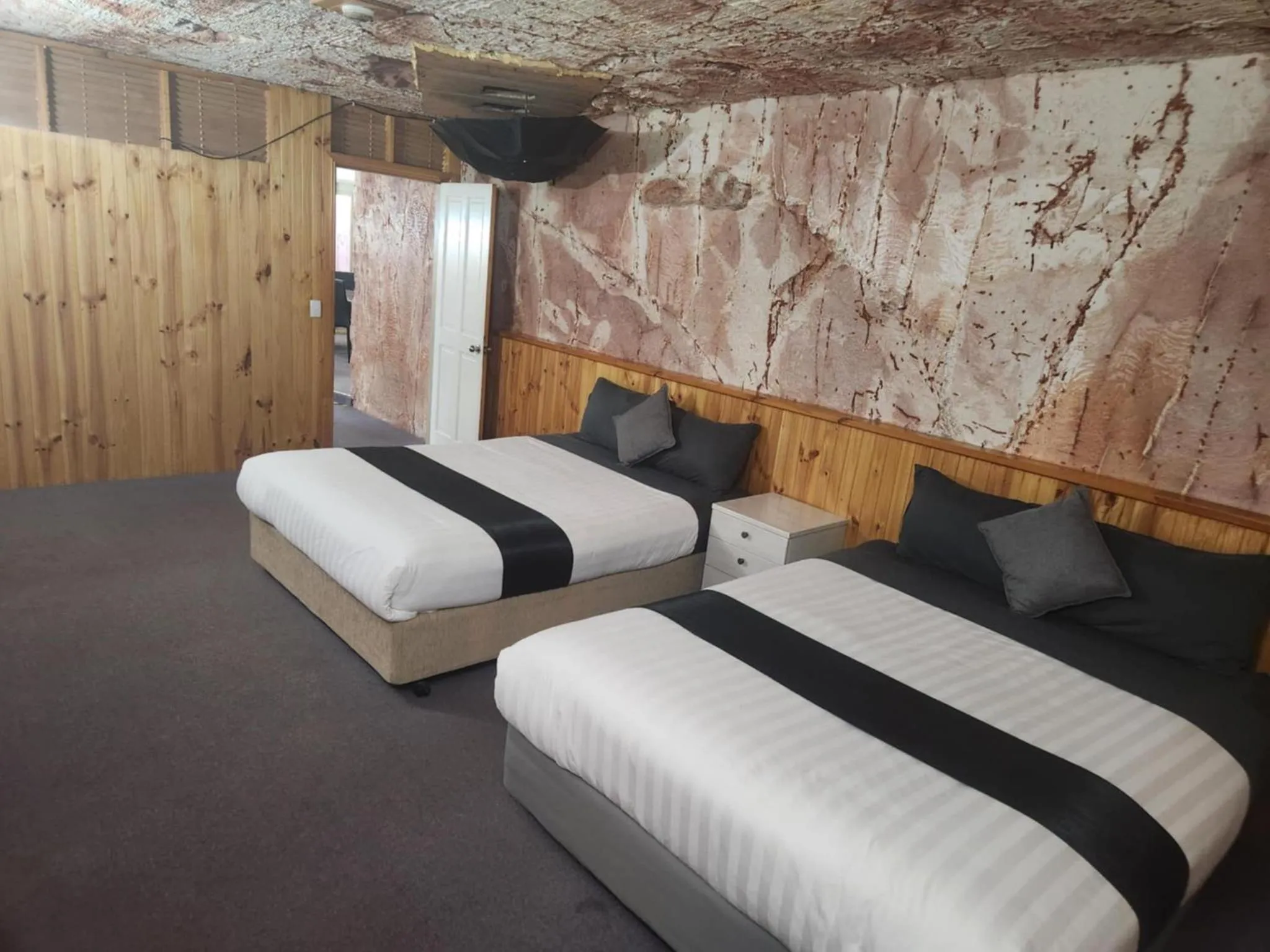 Bedroom, Bed in Coober Pedy Experience Motel