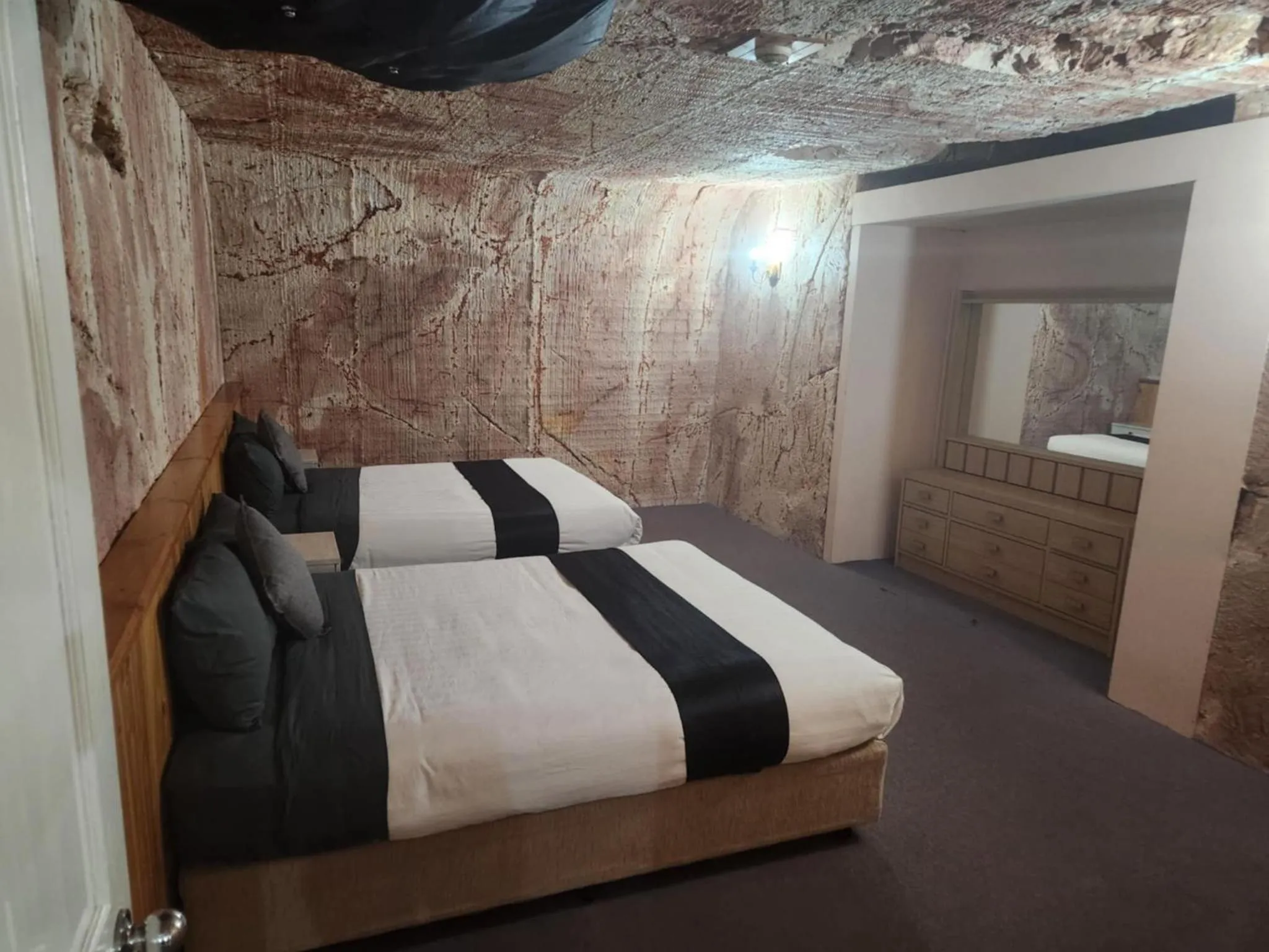 Bedroom, Bed in Coober Pedy Experience Motel