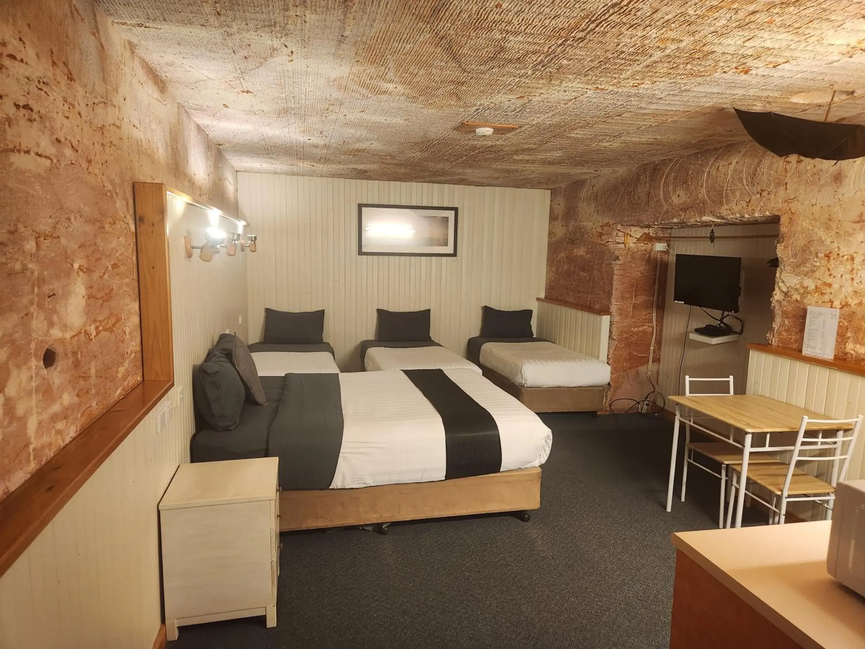 Larger Family Room in Coober Pedy Experience Motel Larger Family Room in Coober Pedy Experience Motel