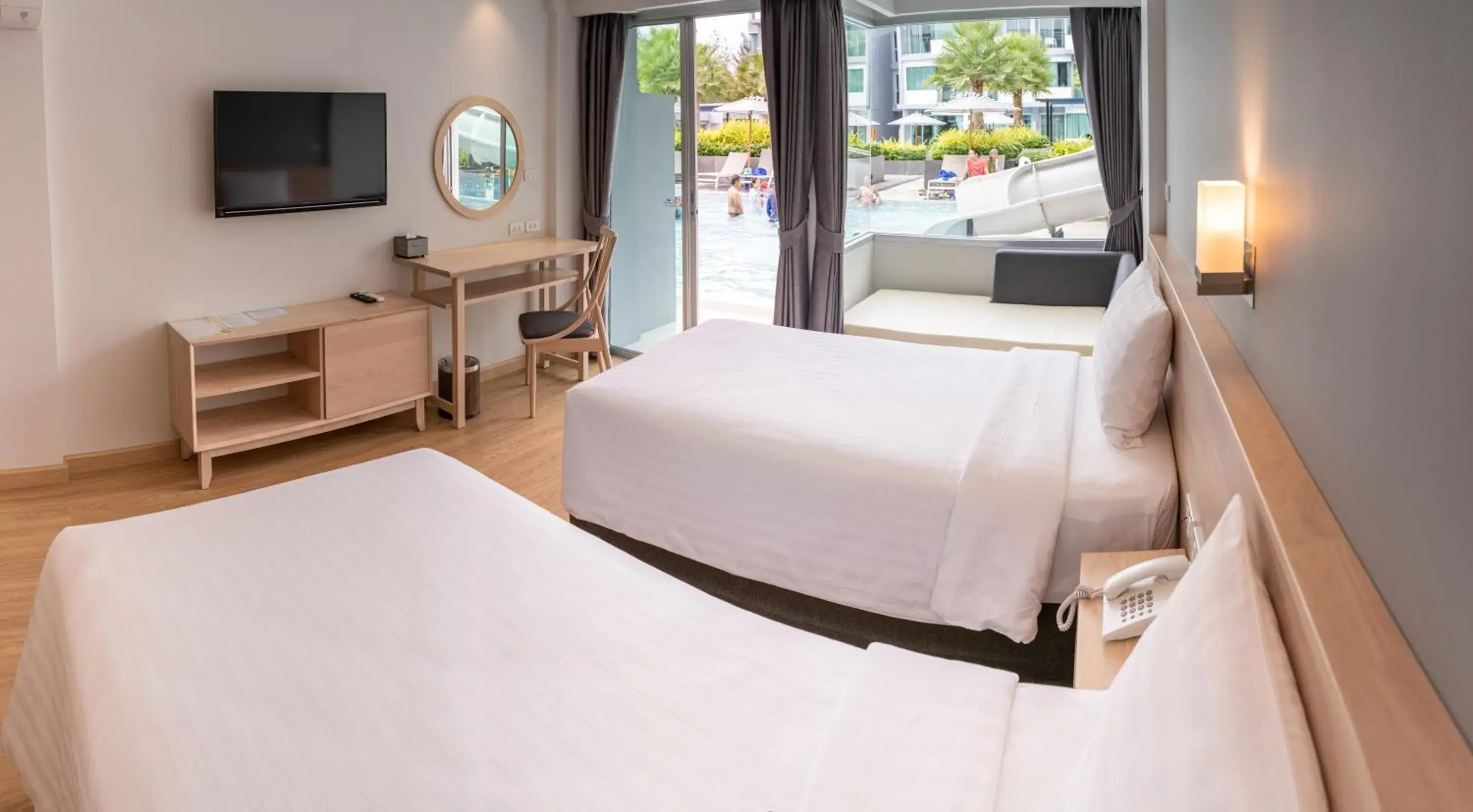 Deluxe King Room in Bay Window at Sea Deluxe King Room in Bay Window at Sea