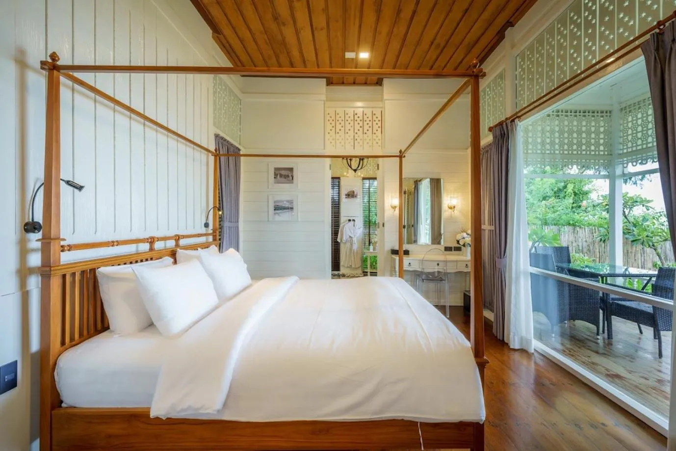 Bed in De Chaochom Hua Hin