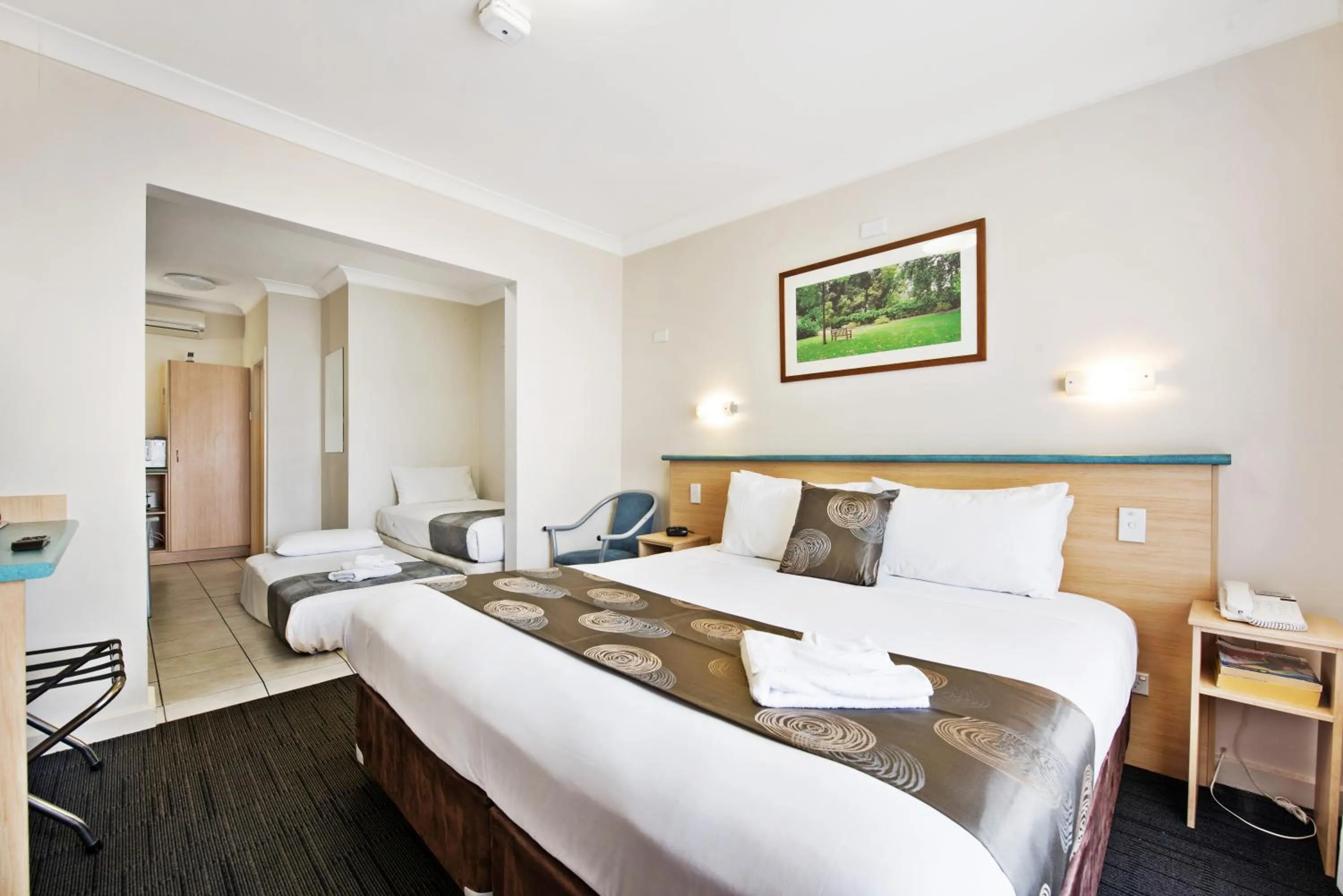 Bed in Welcome Inn 277