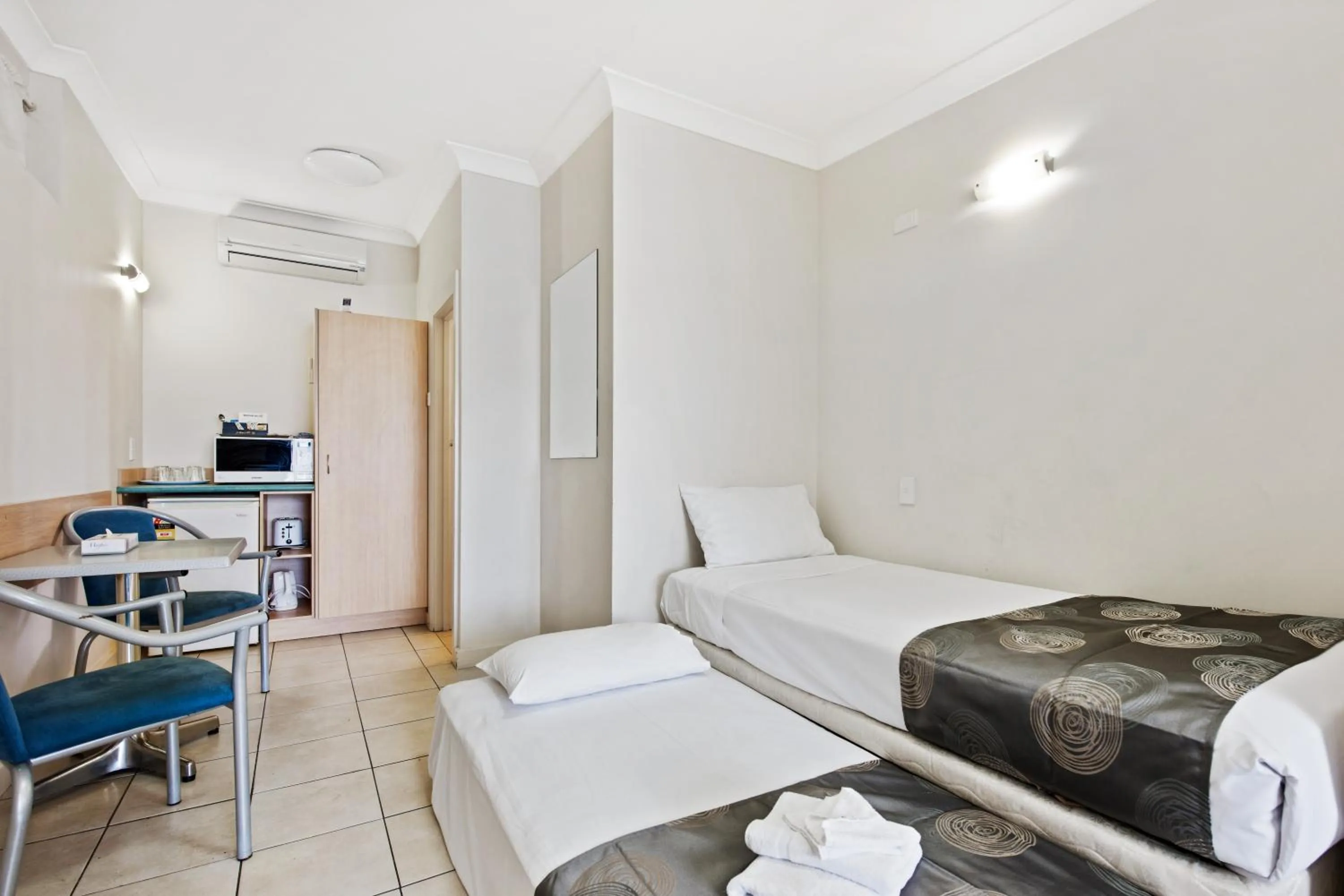 Bed in Welcome Inn 277