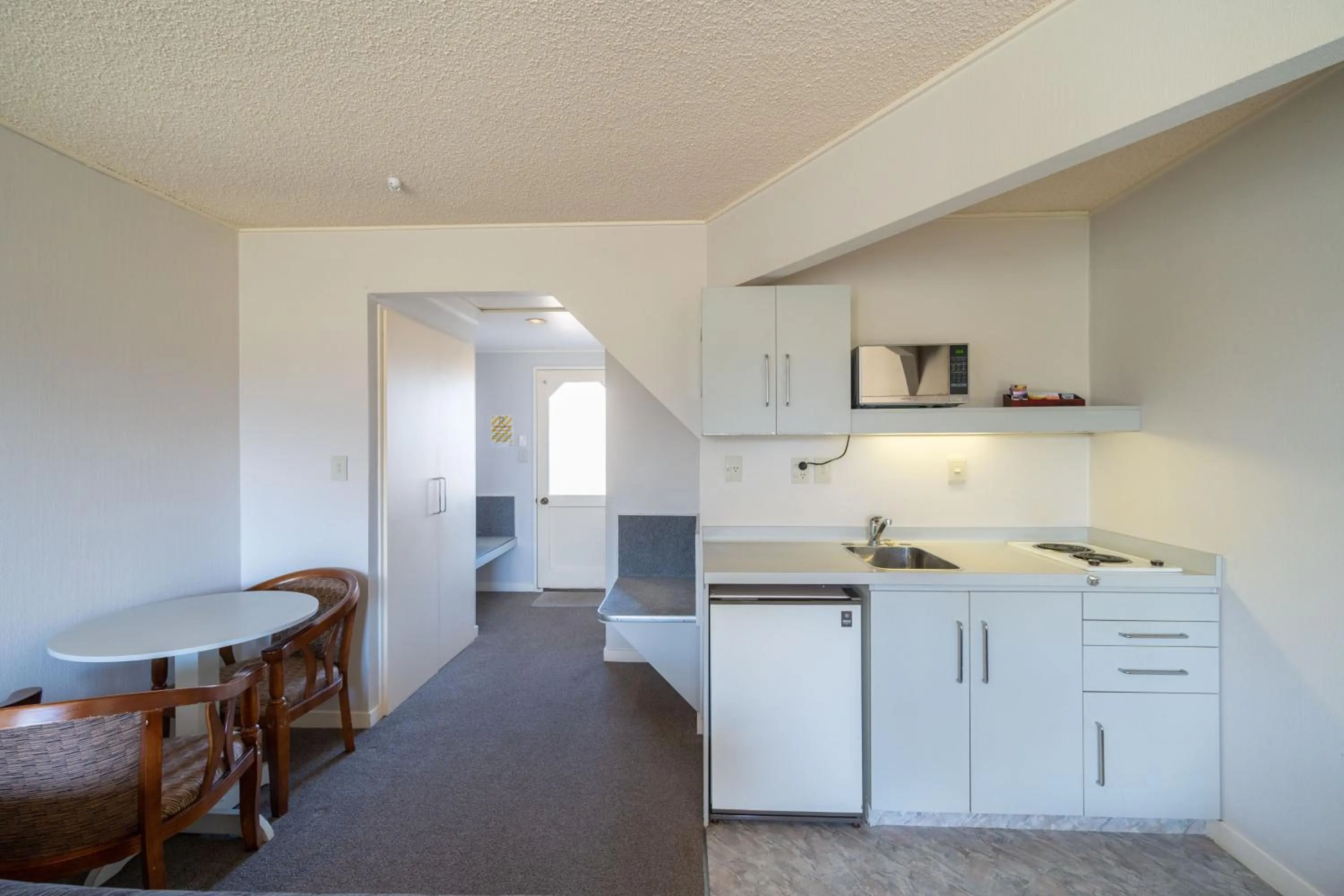 Kitchen or kitchenette in The Village Inn Hotel