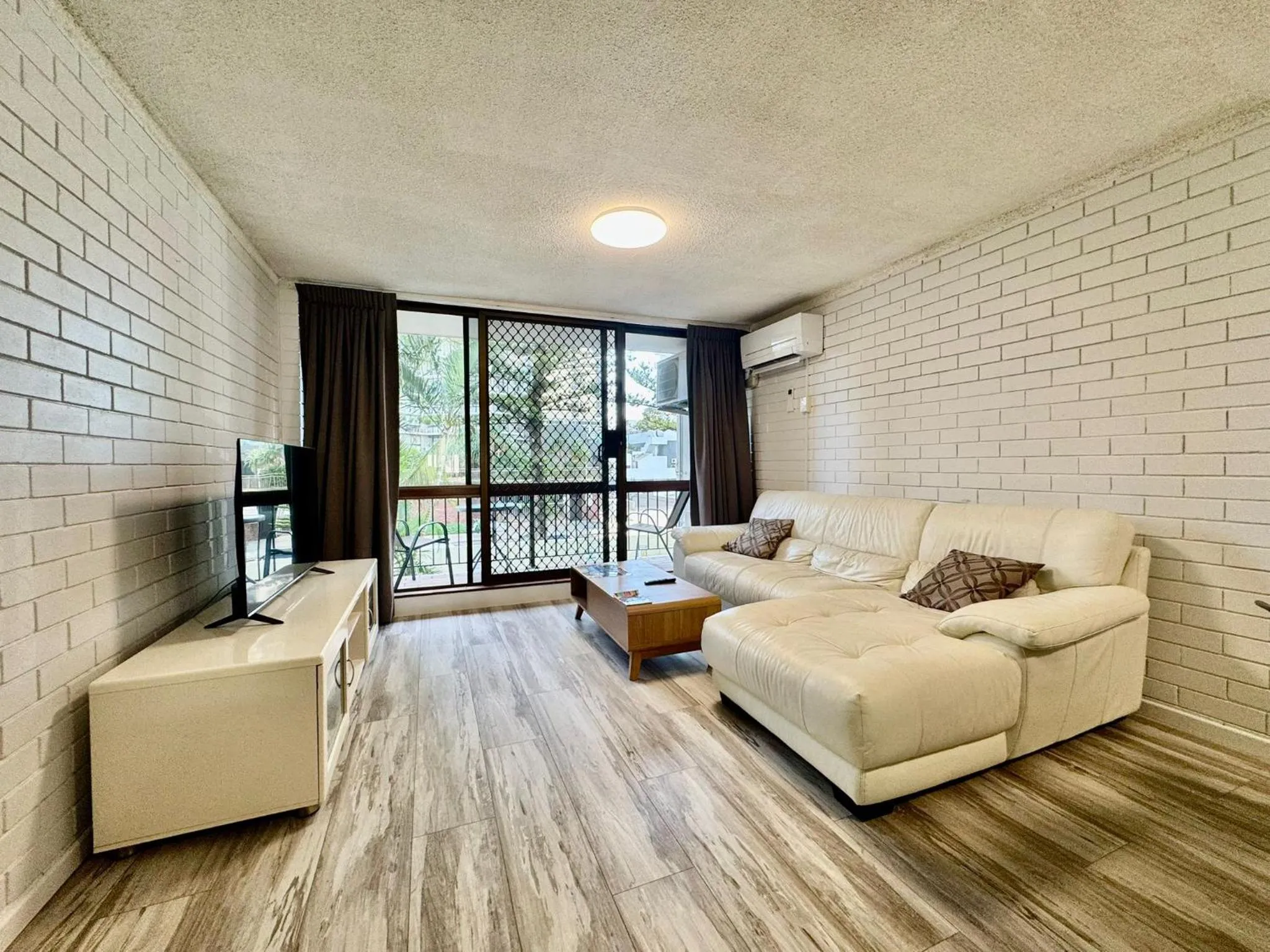 Living room in Trickett Gardens Holiday Inn