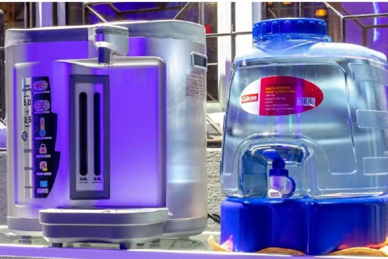 Drinks in MET A Space Pod at Arab Street