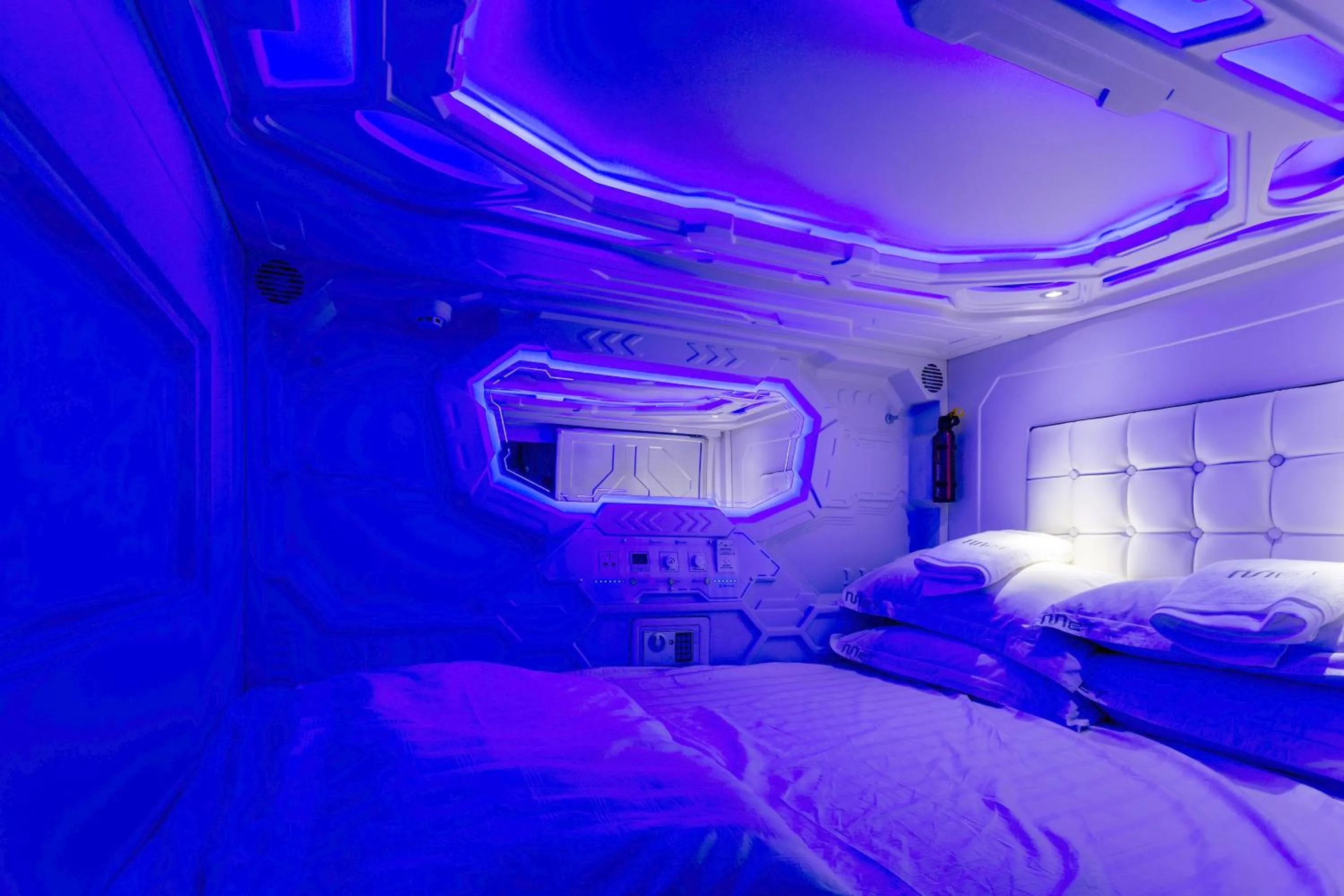 bunk bed, Bed in MET A Space Pod at Arab Street