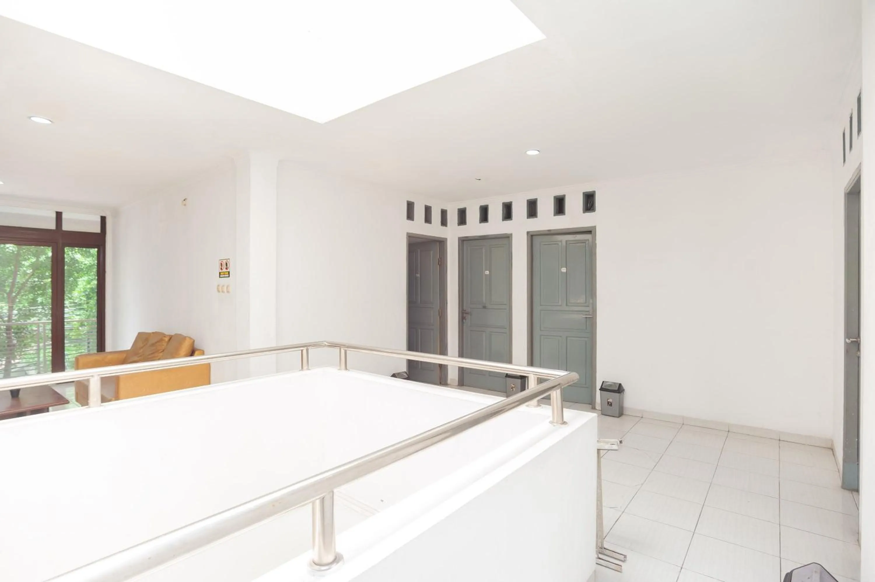 Floor plan, Bed in RedDoorz Syariah near Grand Galaxy Park