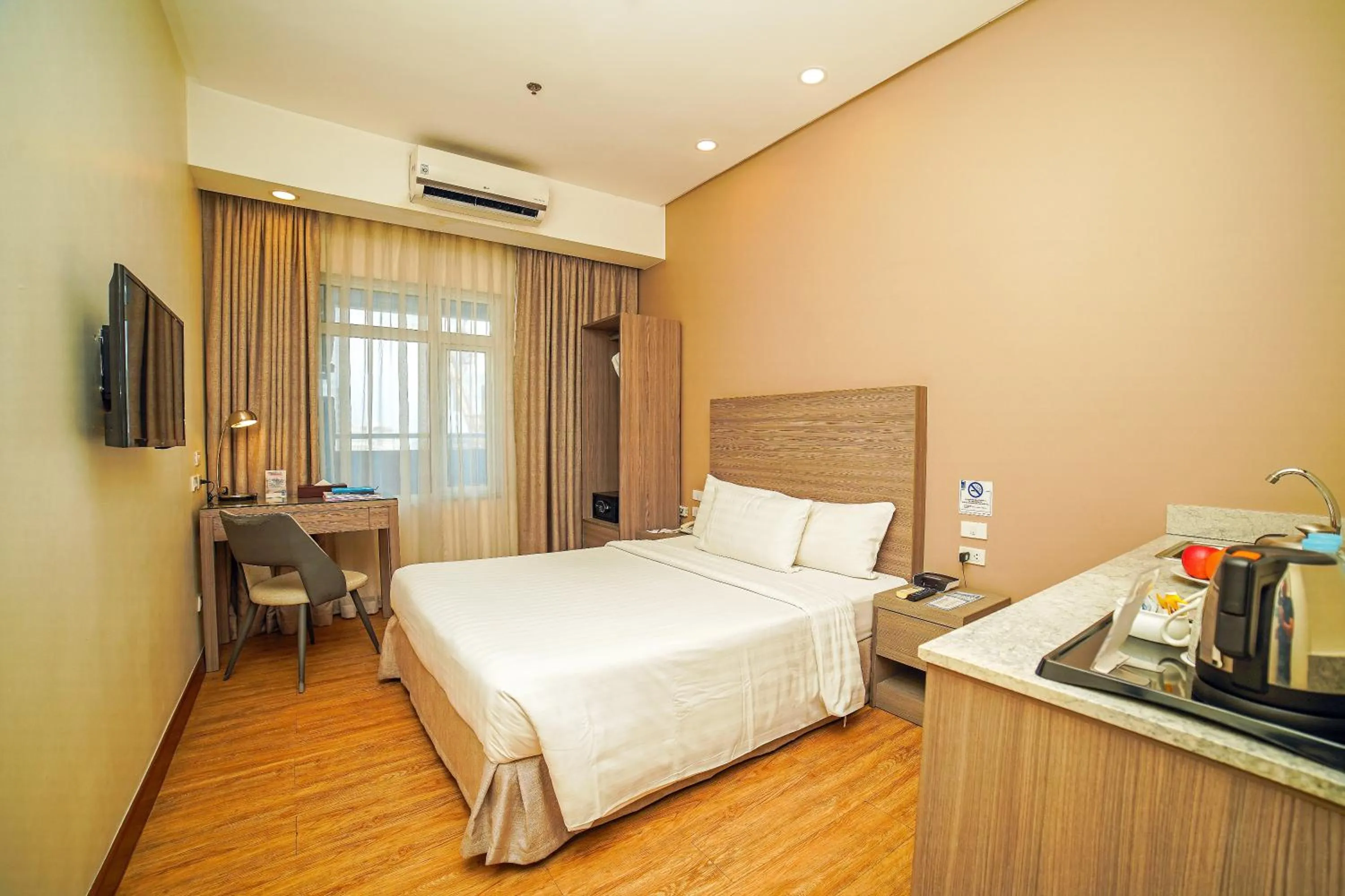 Bedroom, Bed in One Pacific Place Serviced Residences