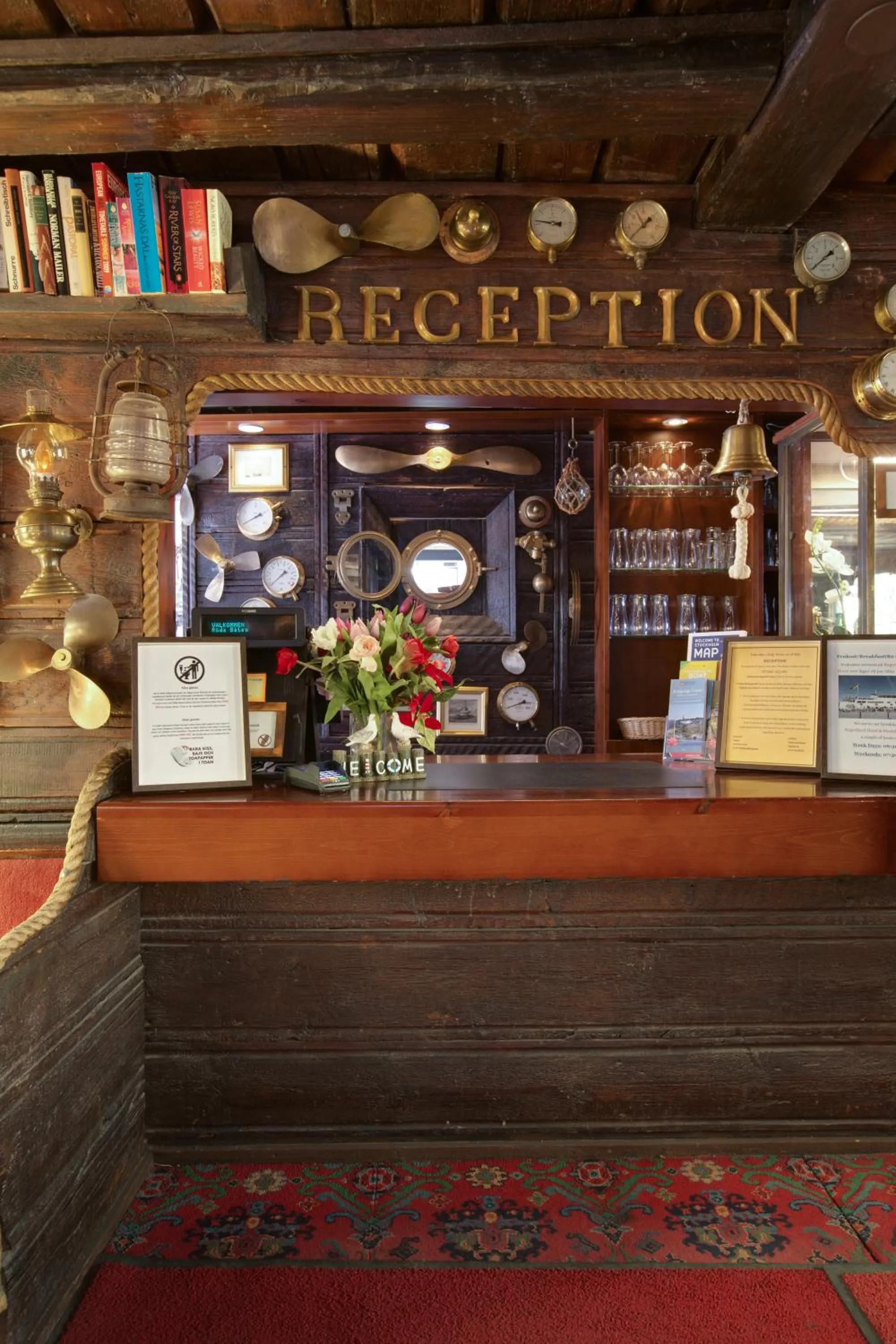 Staff in Den Röda Båten