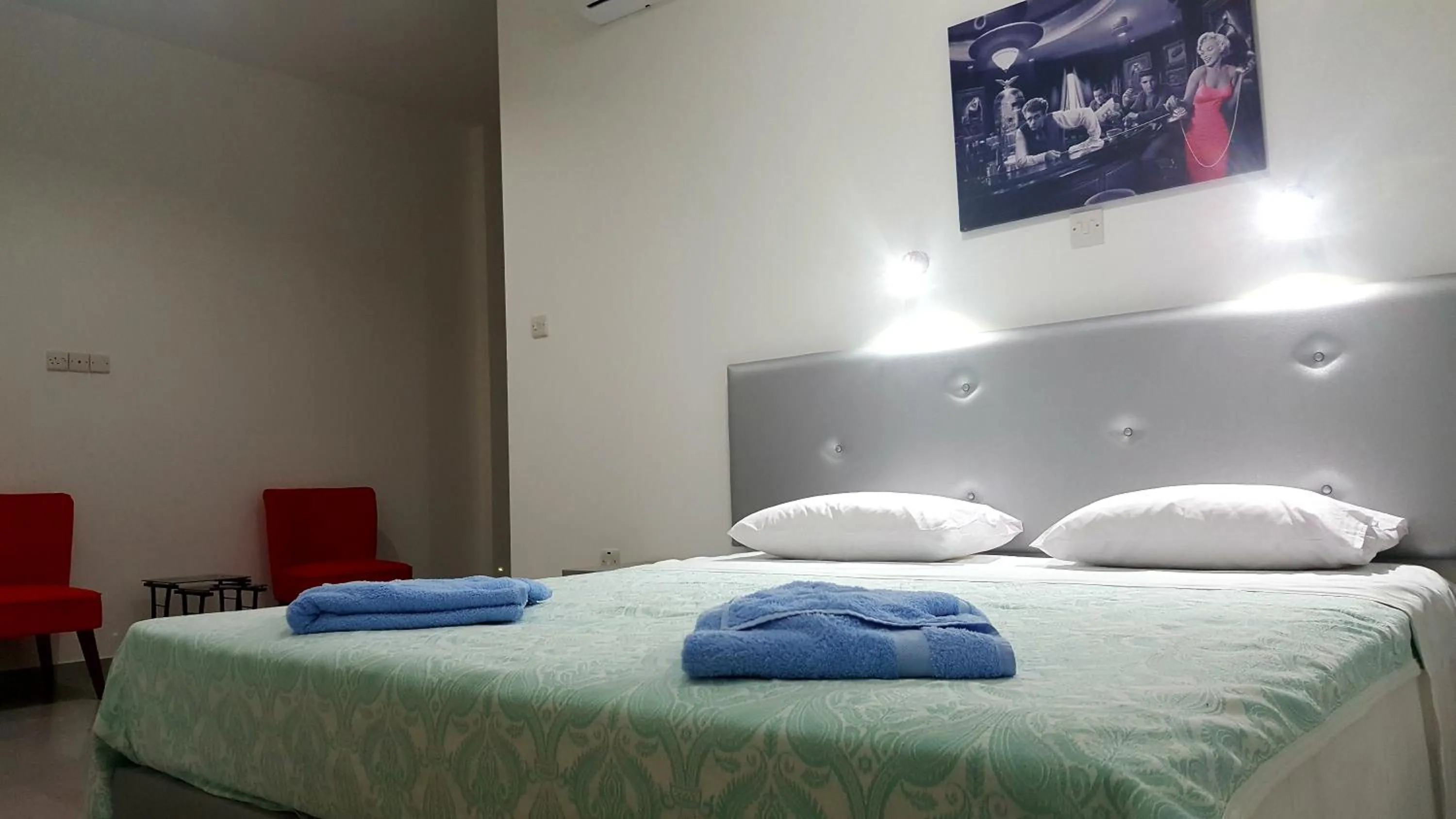 Bedroom, Bed in Florence Hotel Apartments