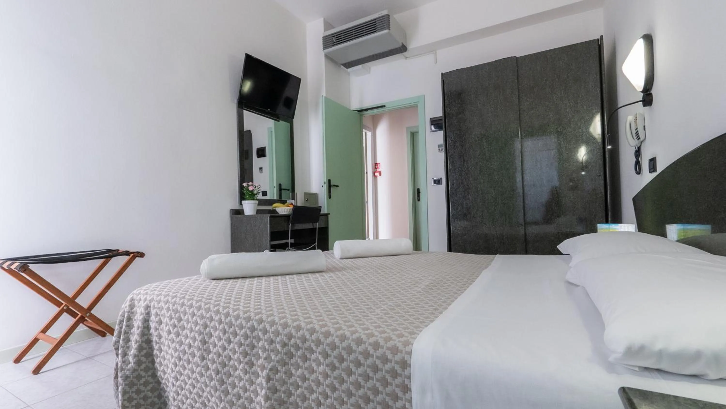 TV and multimedia, Bed in Hotel Nobel