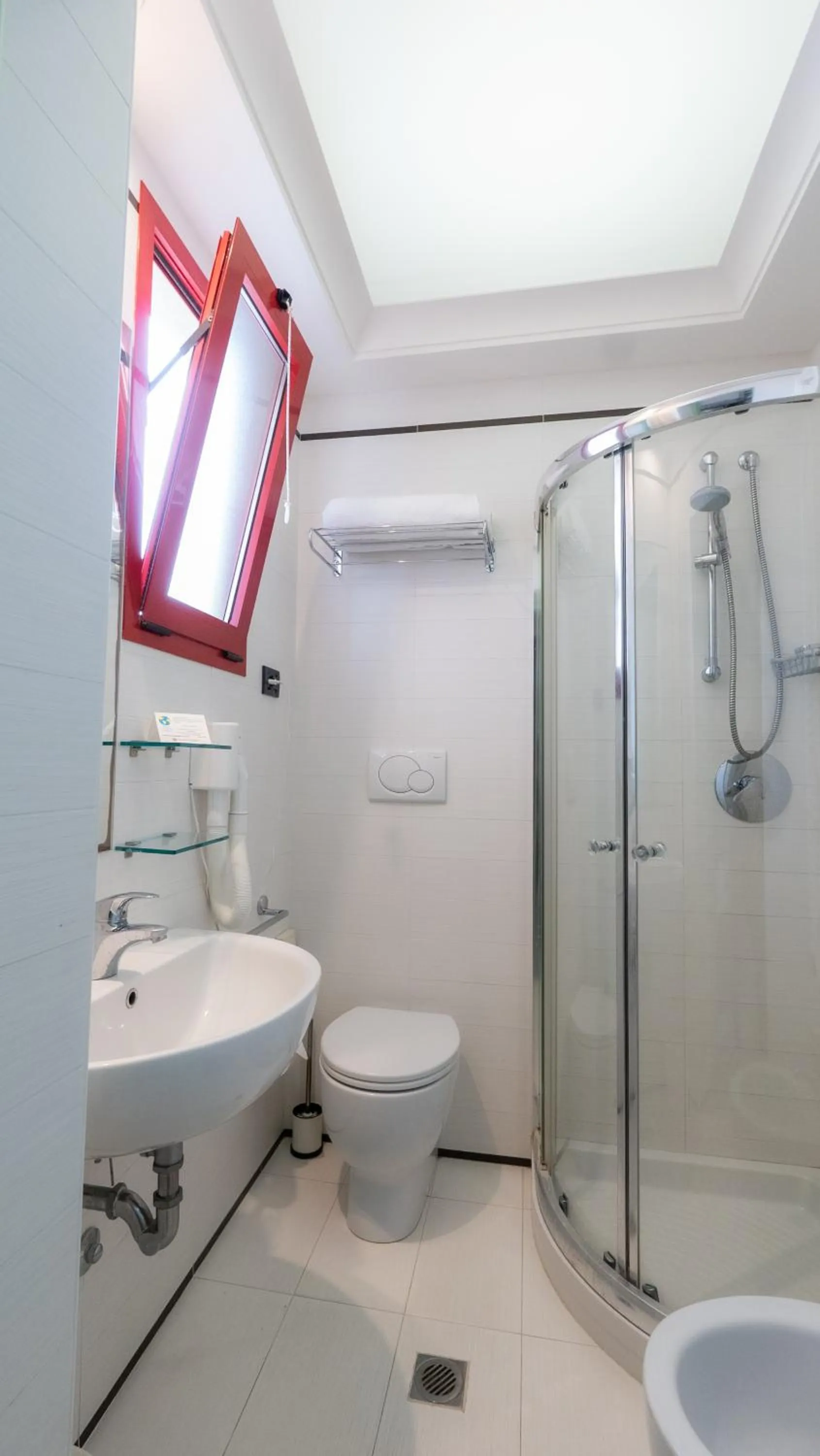 Shower in Hotel Nobel