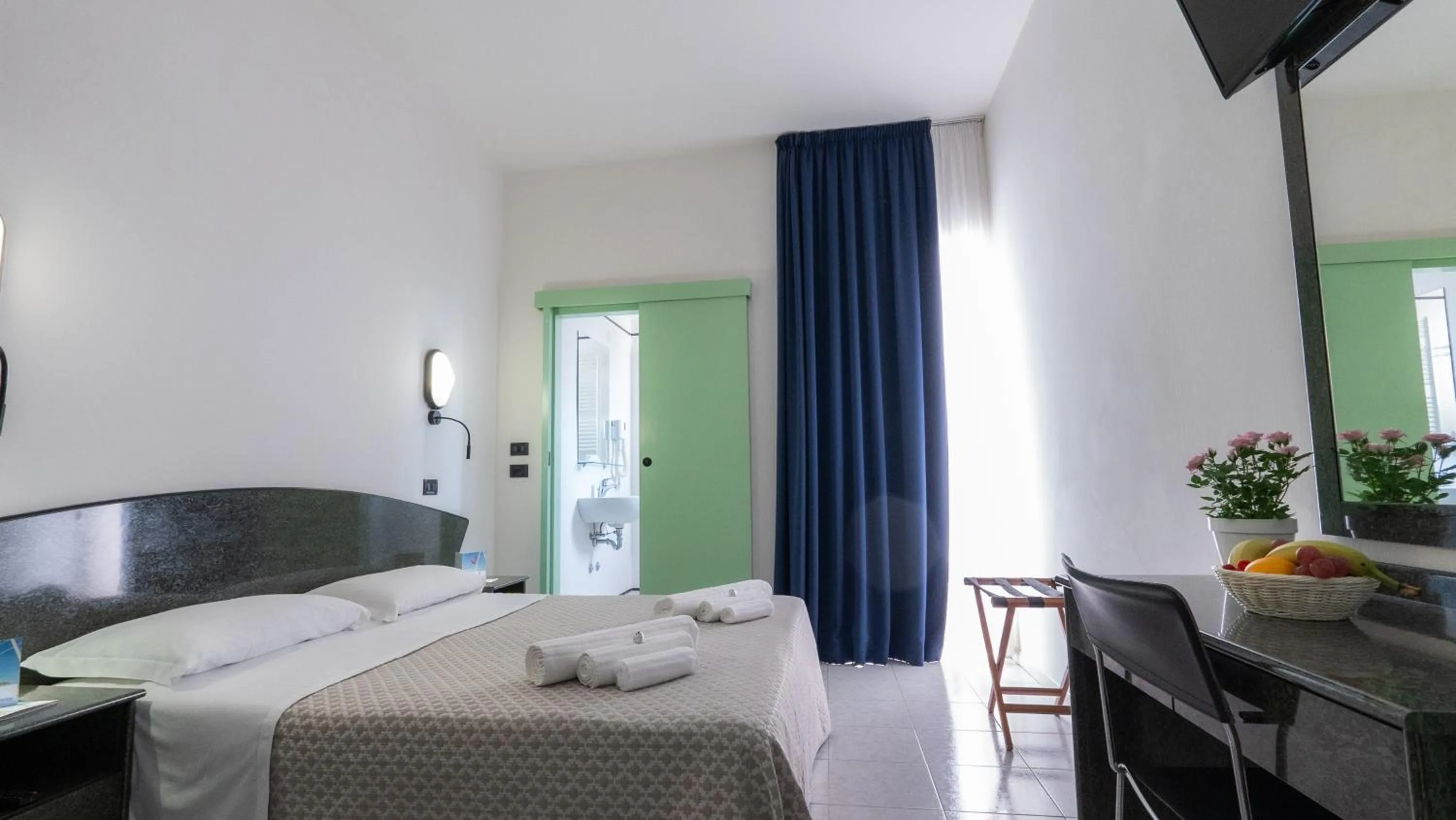 Bedroom, Bed in Hotel Nobel