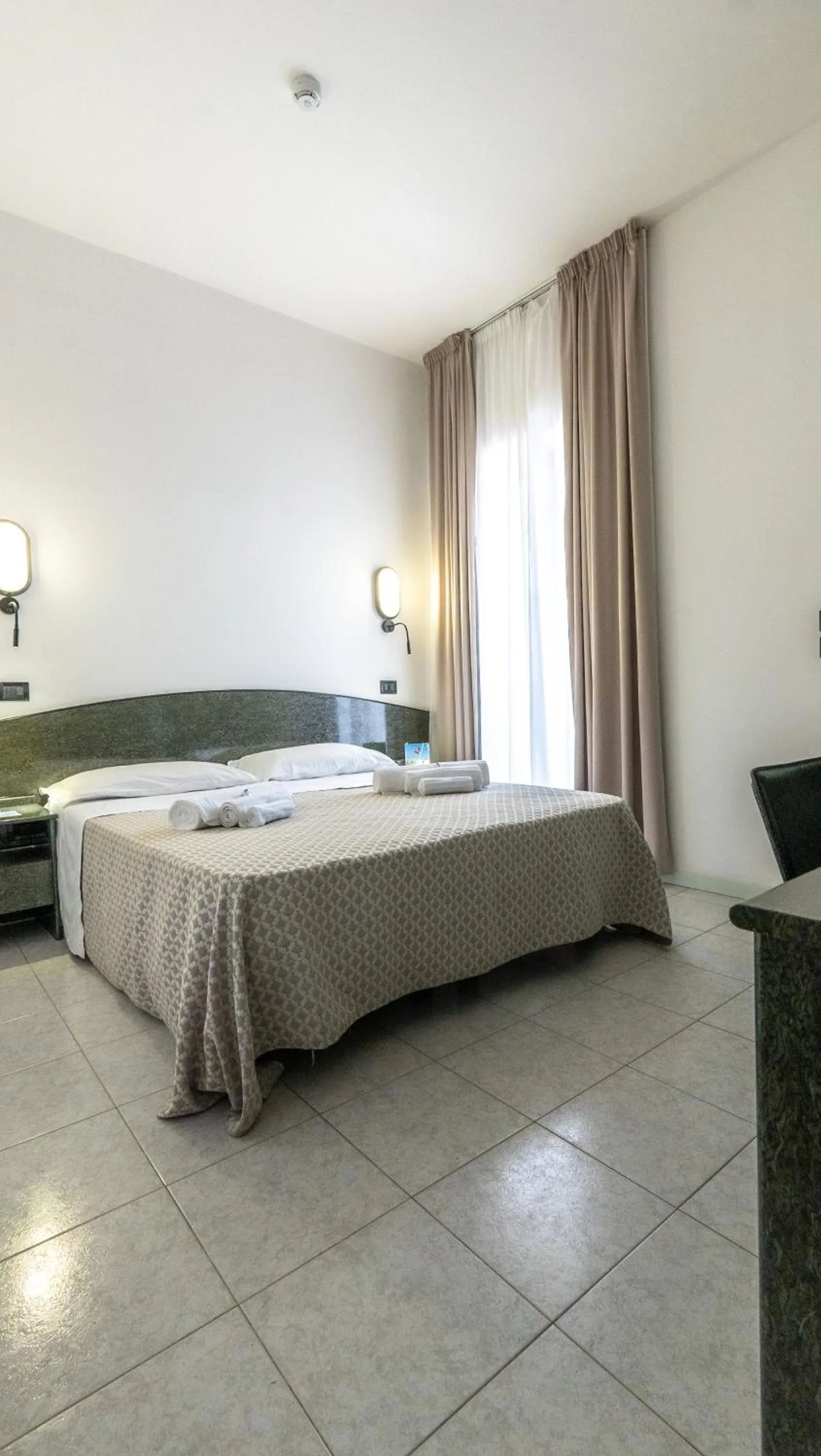 Bedroom, Bed in Hotel Nobel