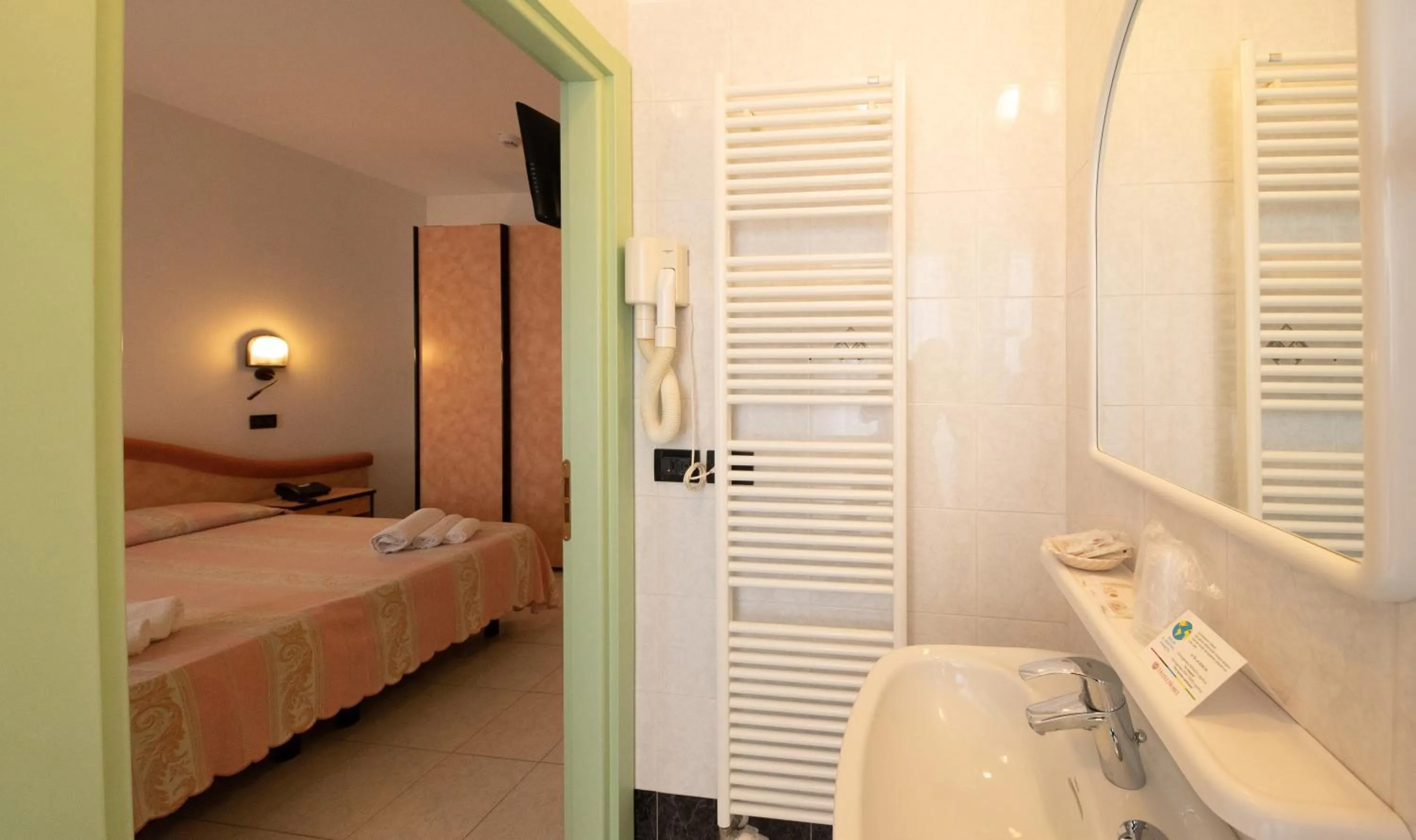 Bathroom, Bed in Hotel Nobel