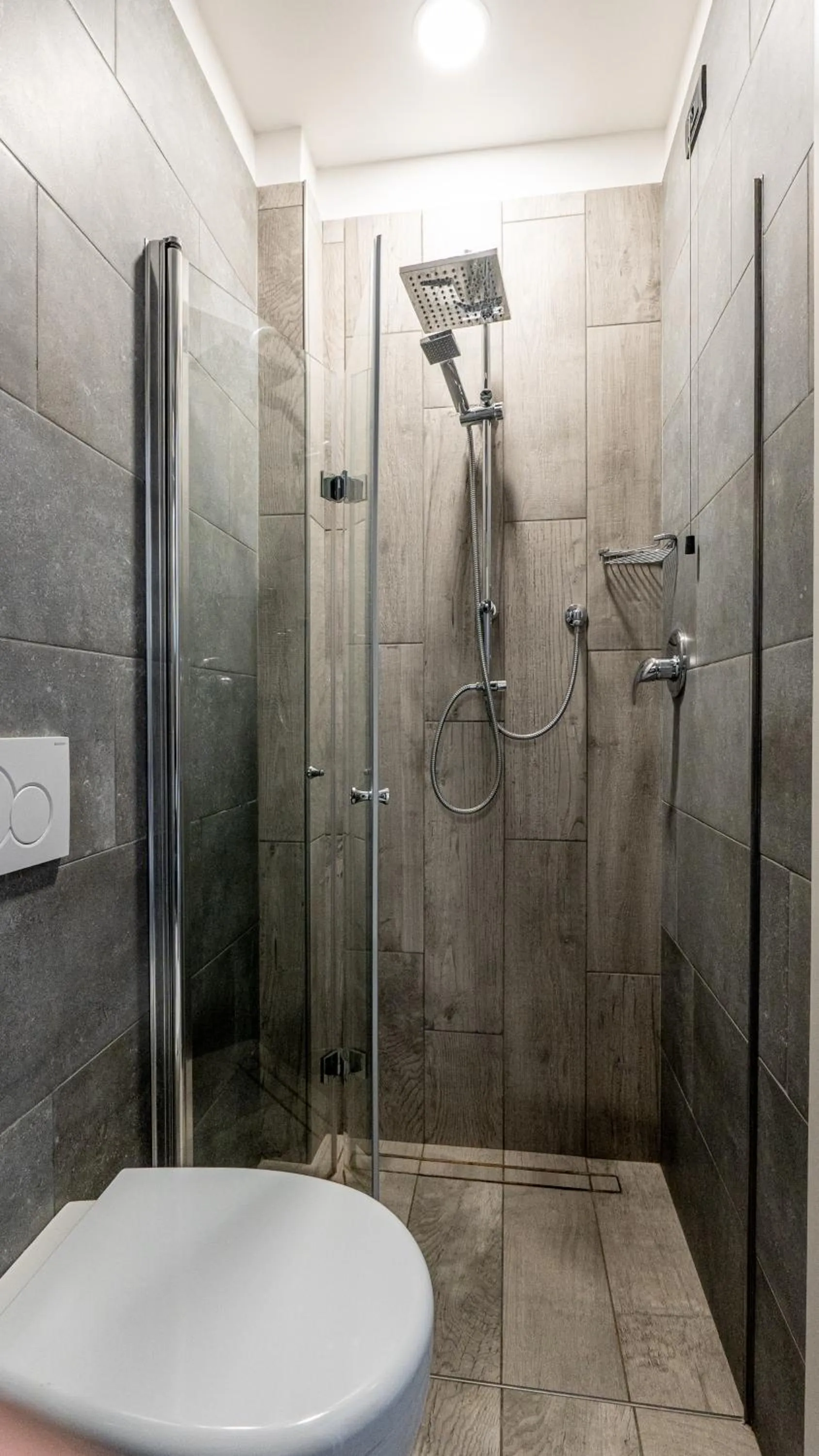 Shower in Hotel Nobel