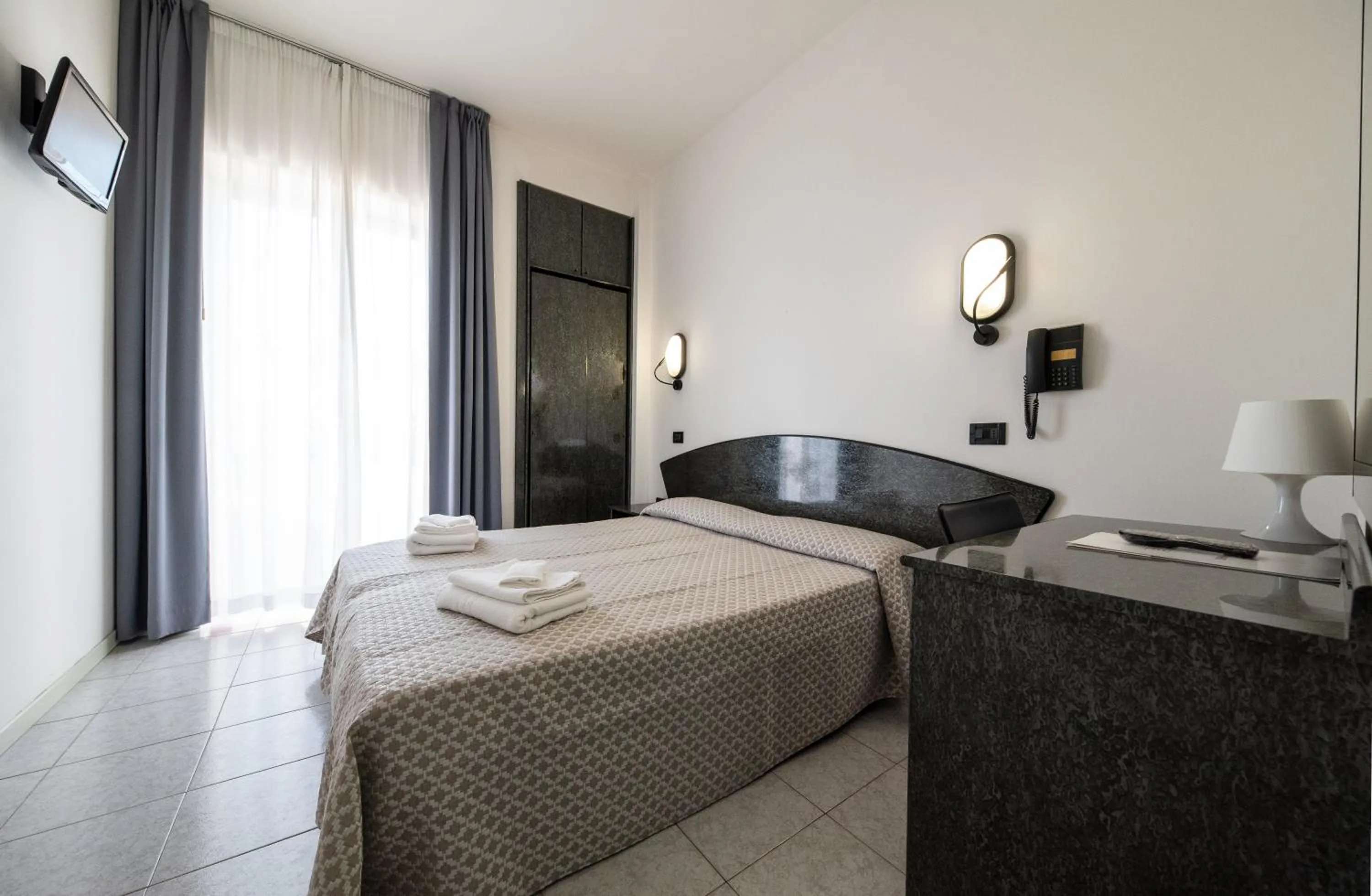 Bedroom, Bed in Hotel Nobel