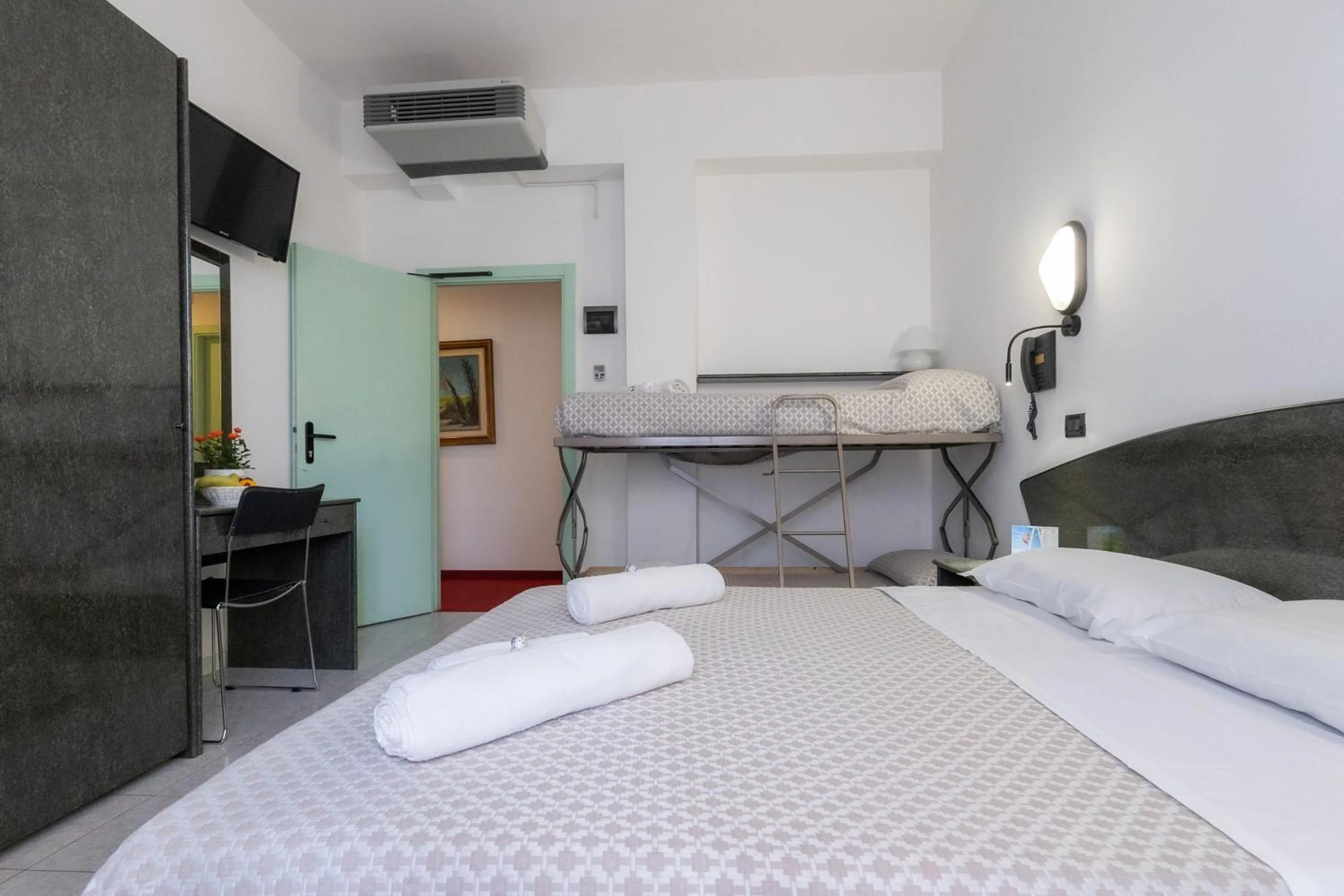 bunk bed, Bed in Hotel Nobel