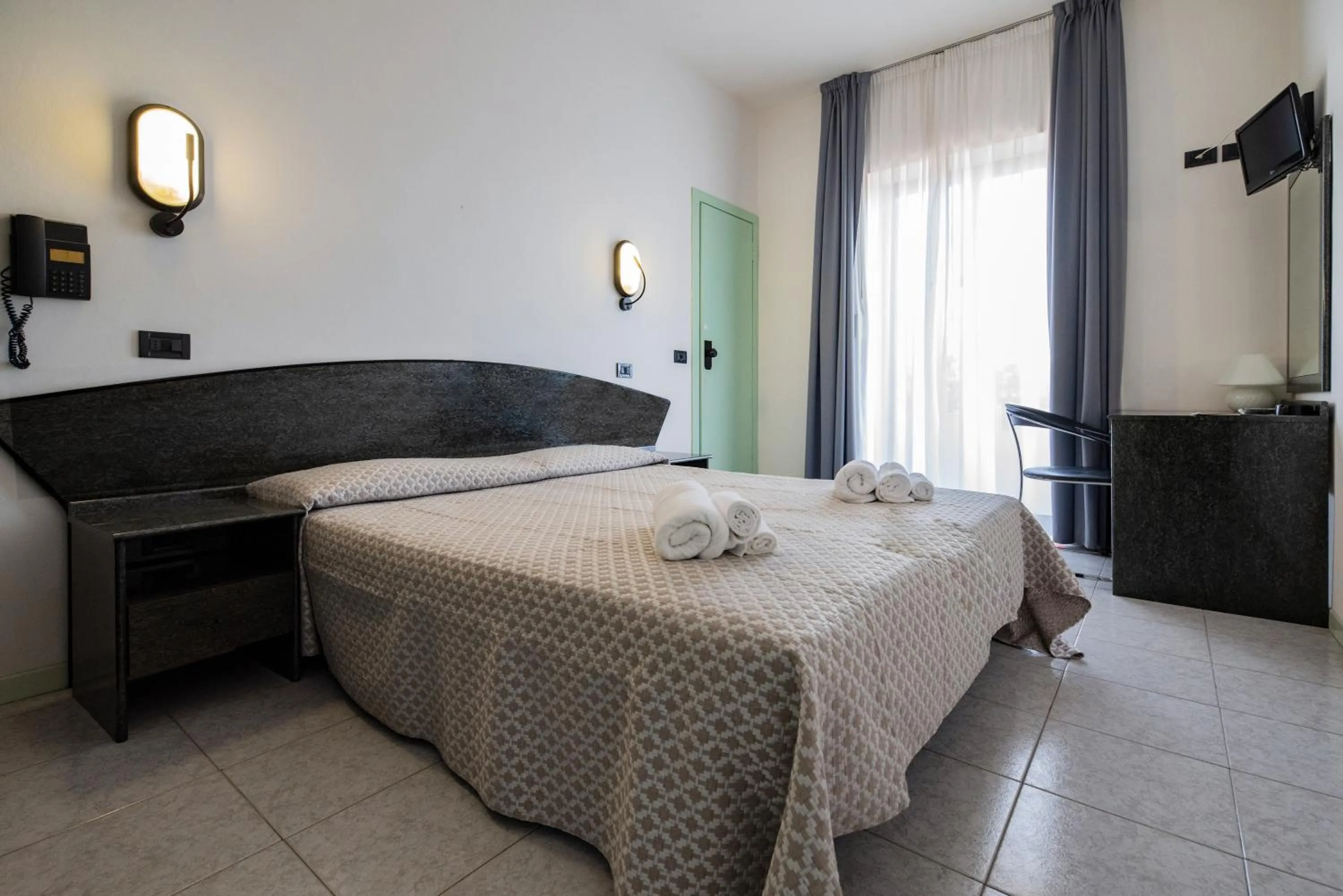 Bedroom, Bed in Hotel Nobel