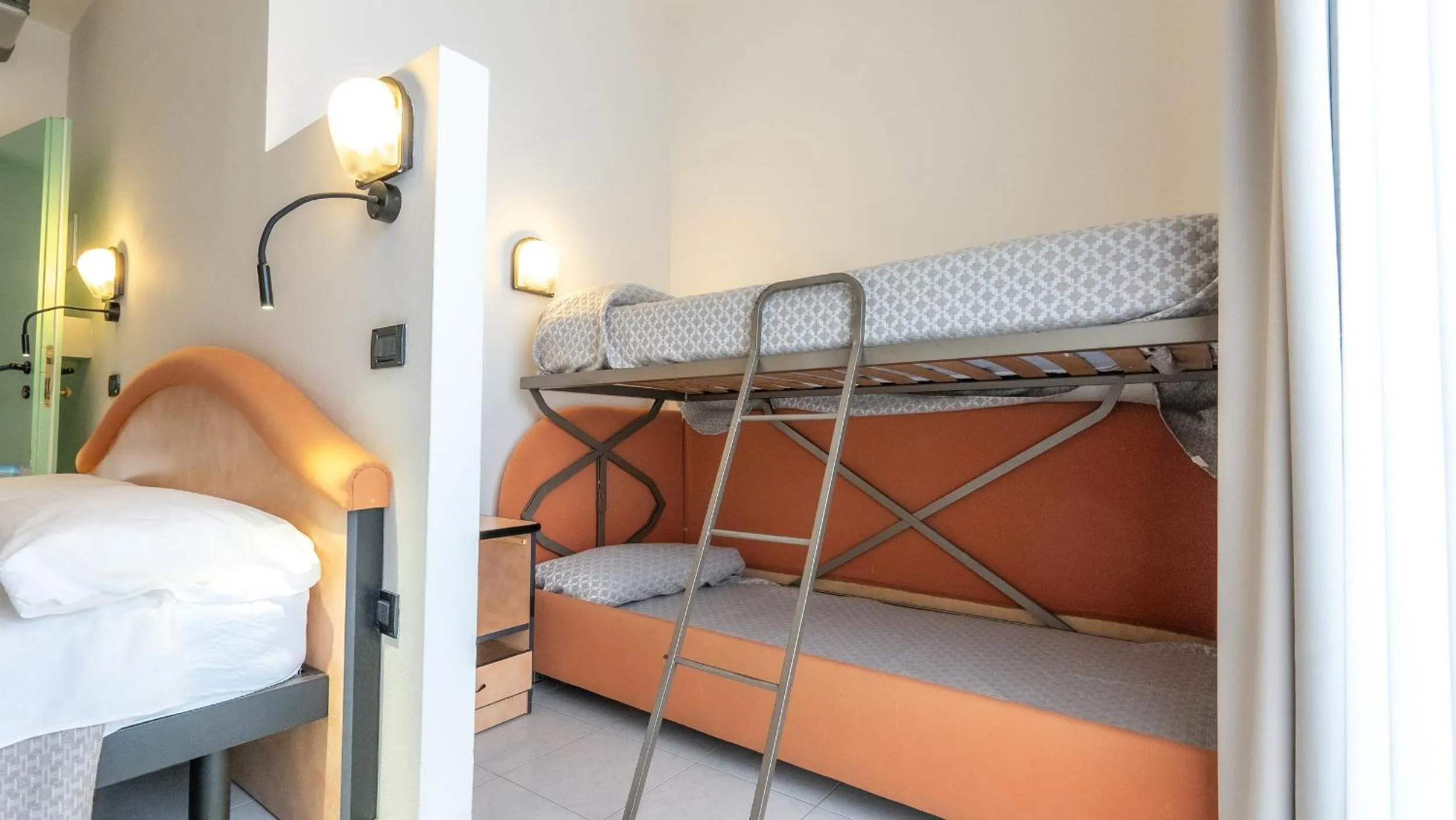 bunk bed, Bed in Hotel Nobel