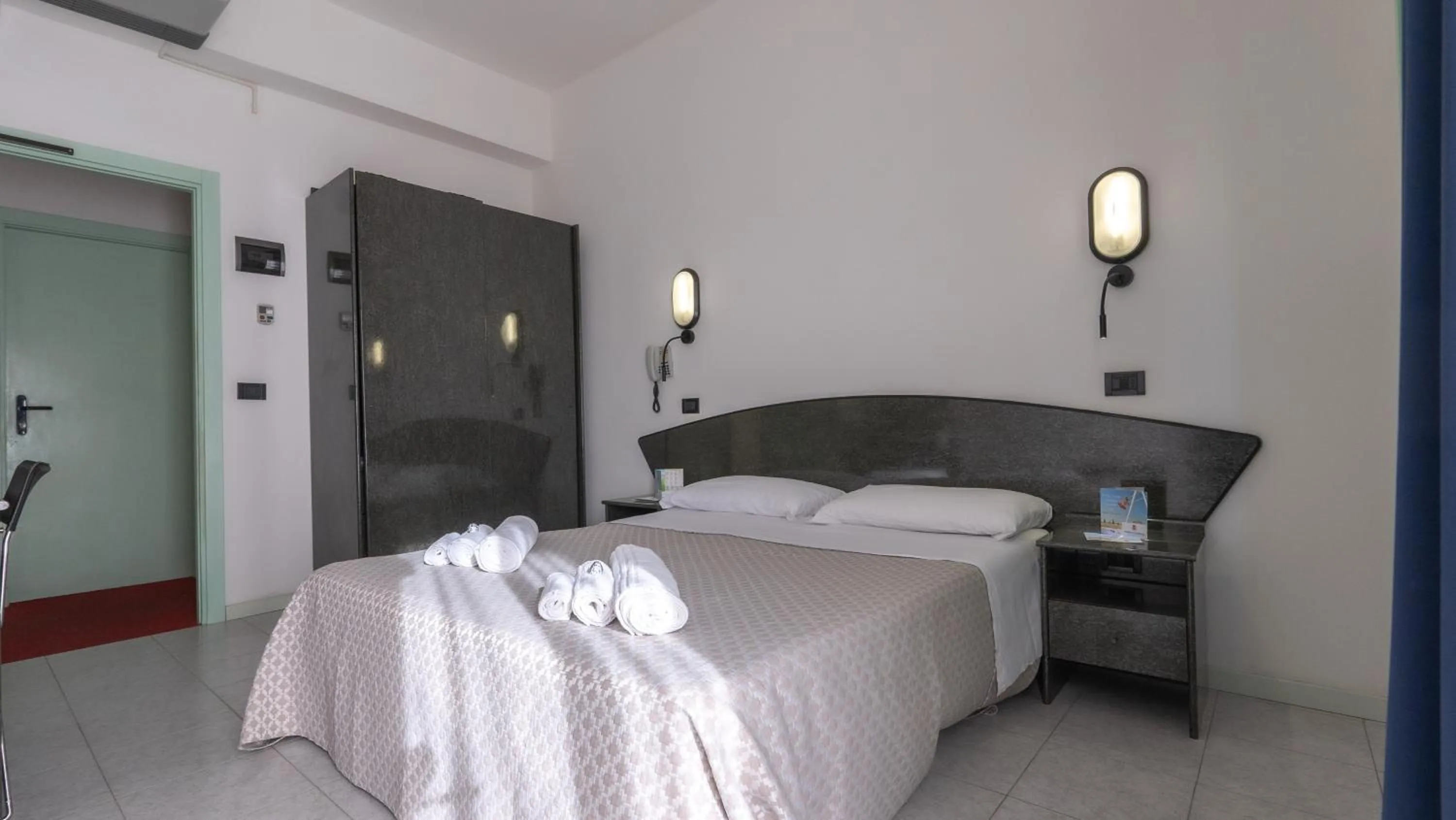 Bedroom, Bed in Hotel Nobel