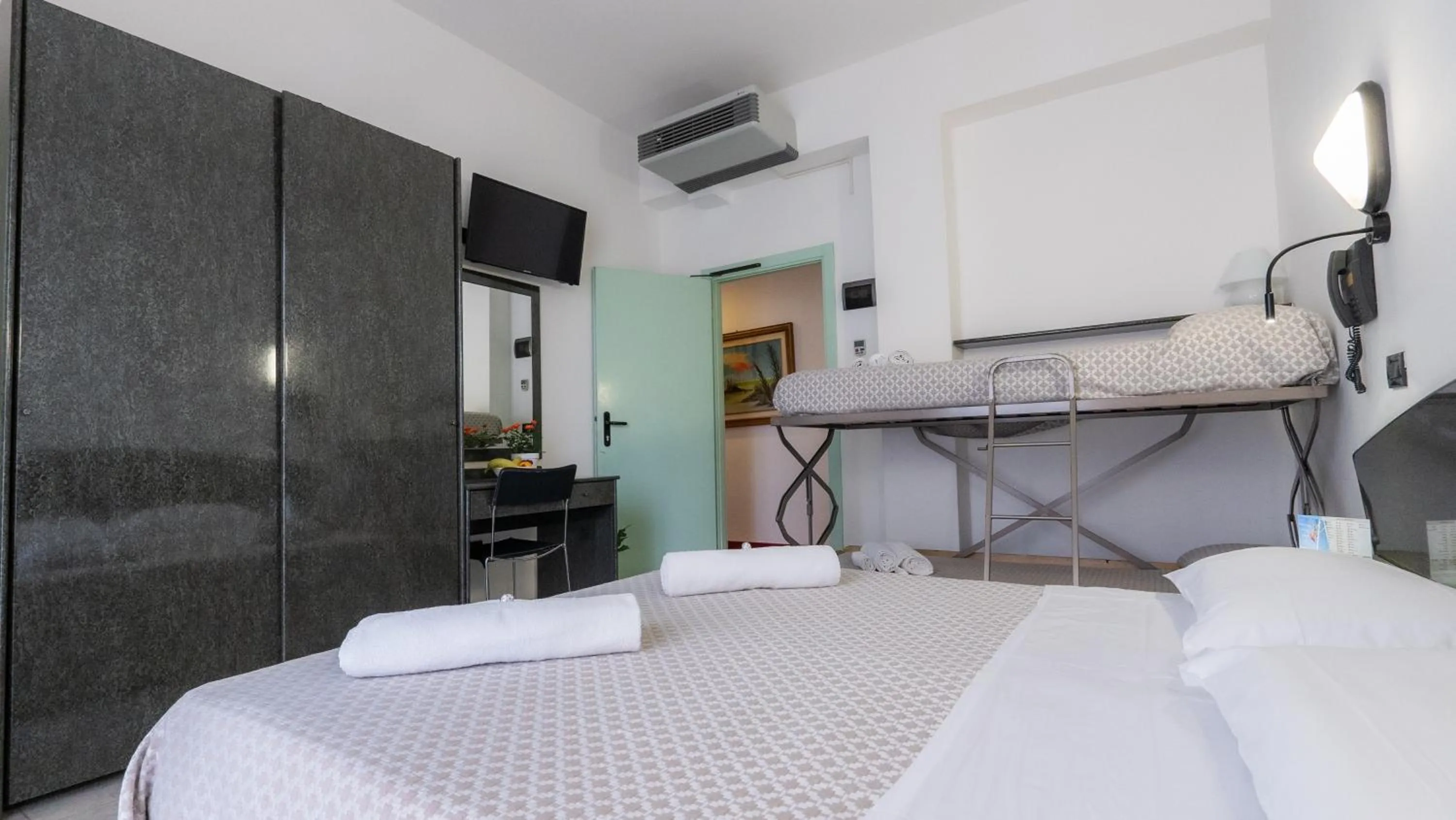 Bedroom, Bed in Hotel Nobel