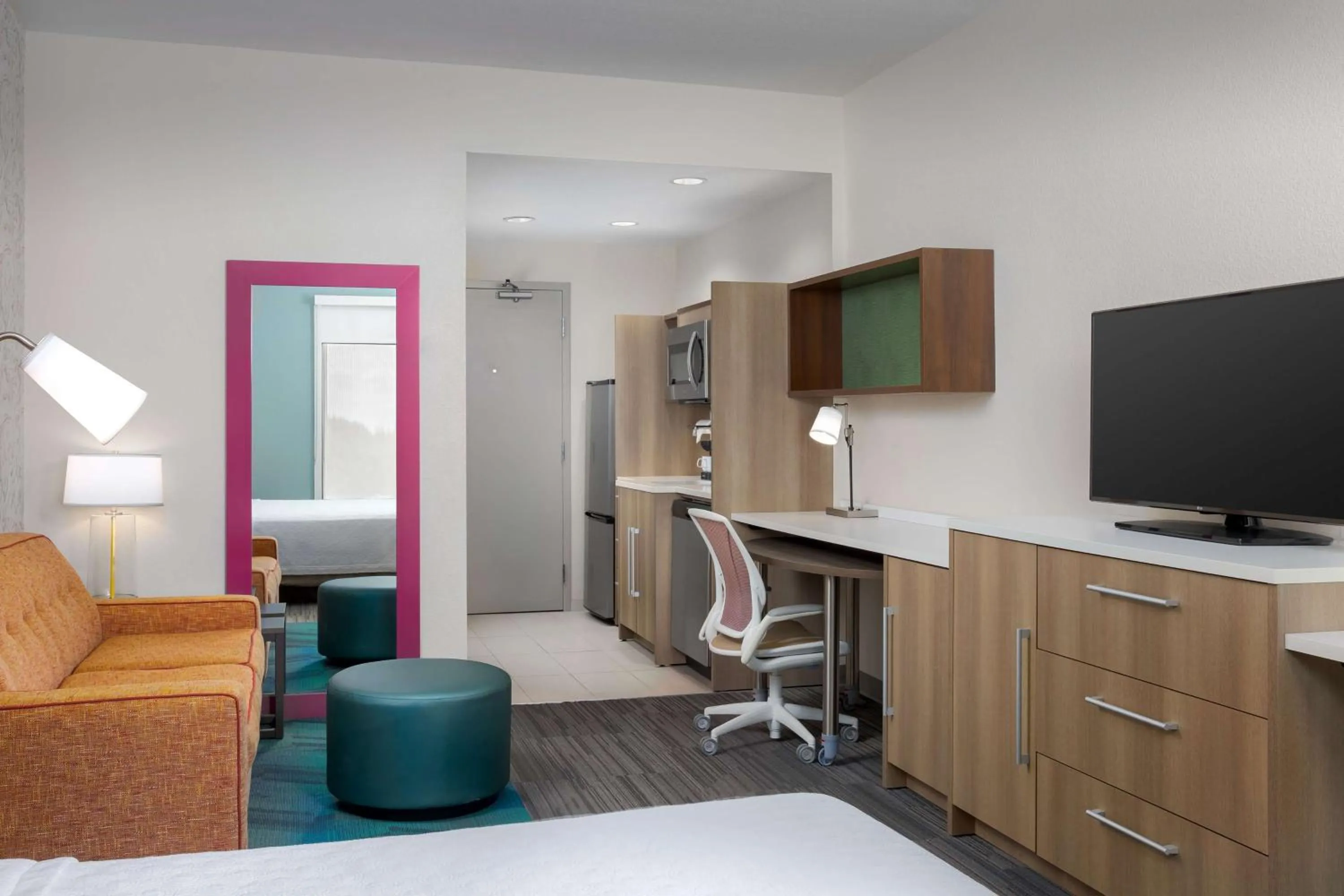 Kitchen or kitchenette, Bed in Home2 Suites By Hilton Clermont