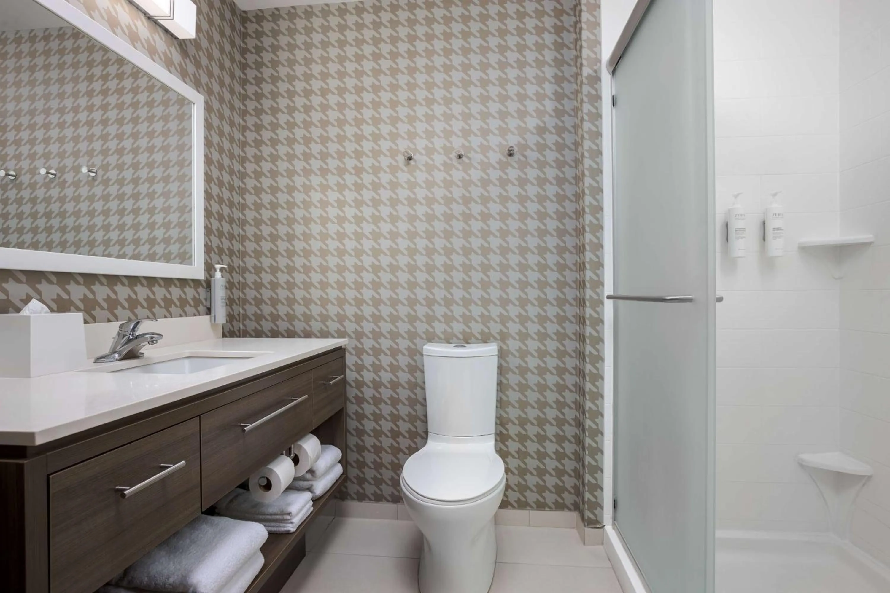 Bathroom in Home2 Suites By Hilton Clermont