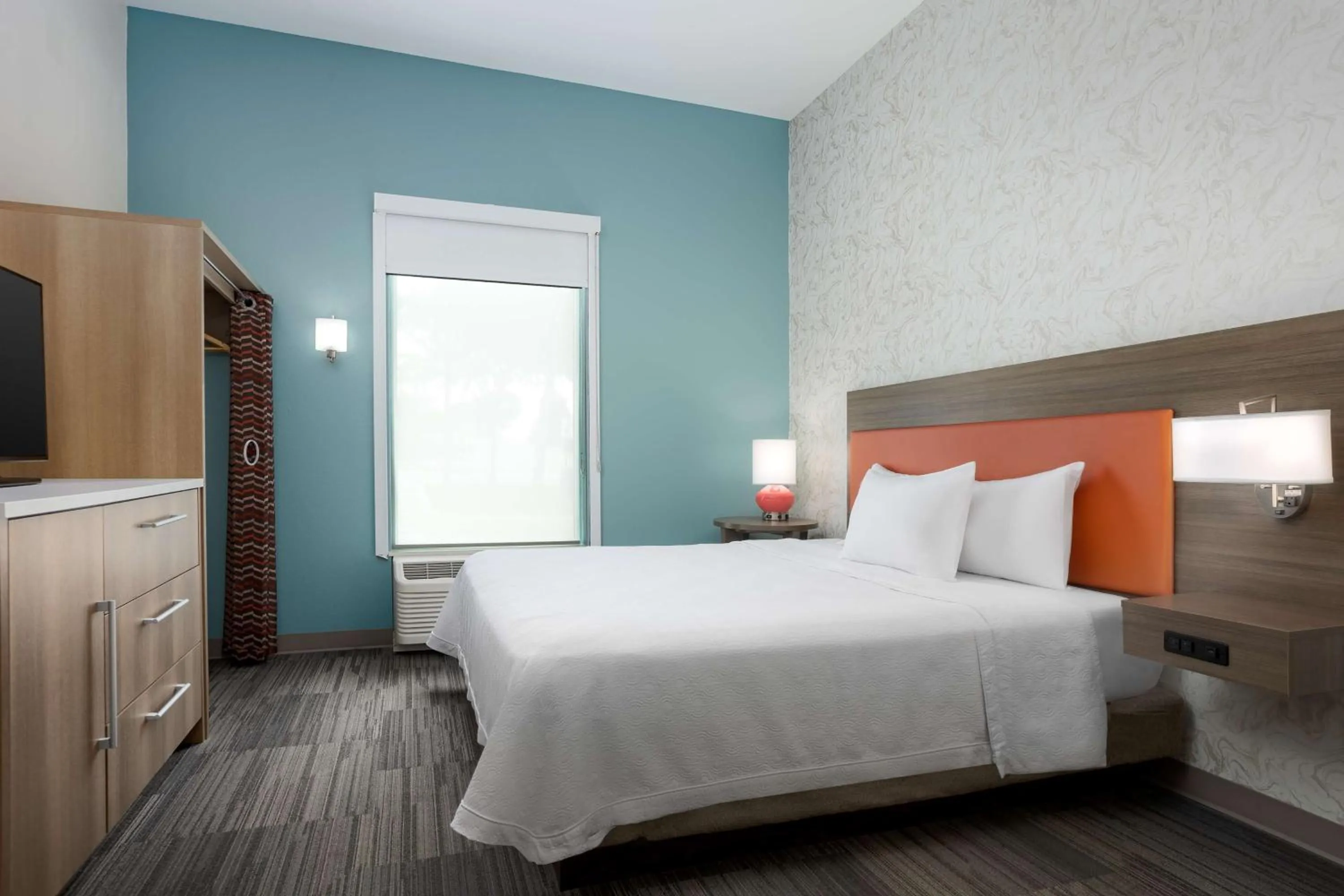 Bed in Home2 Suites By Hilton Clermont