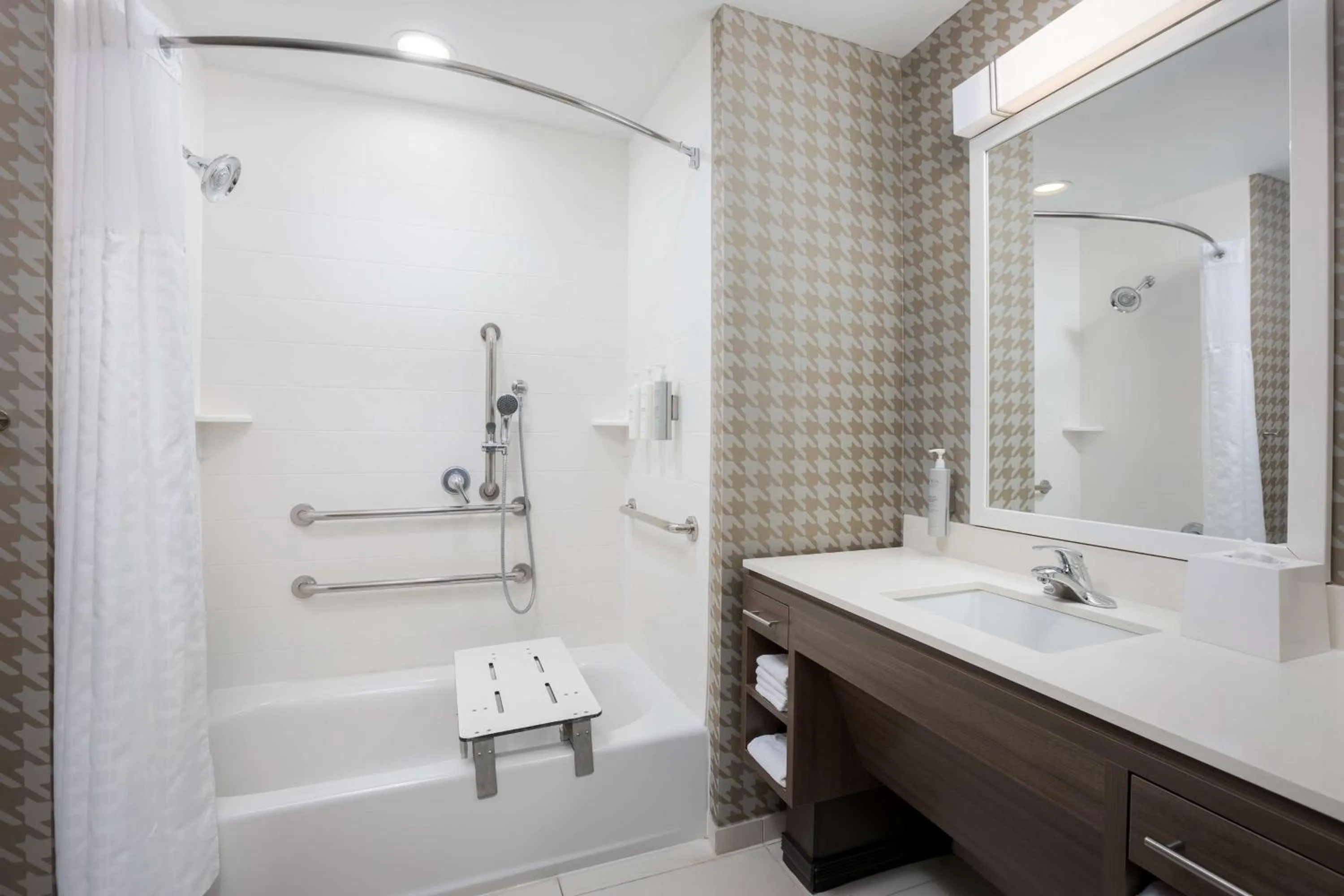 Bathroom in Home2 Suites By Hilton Clermont