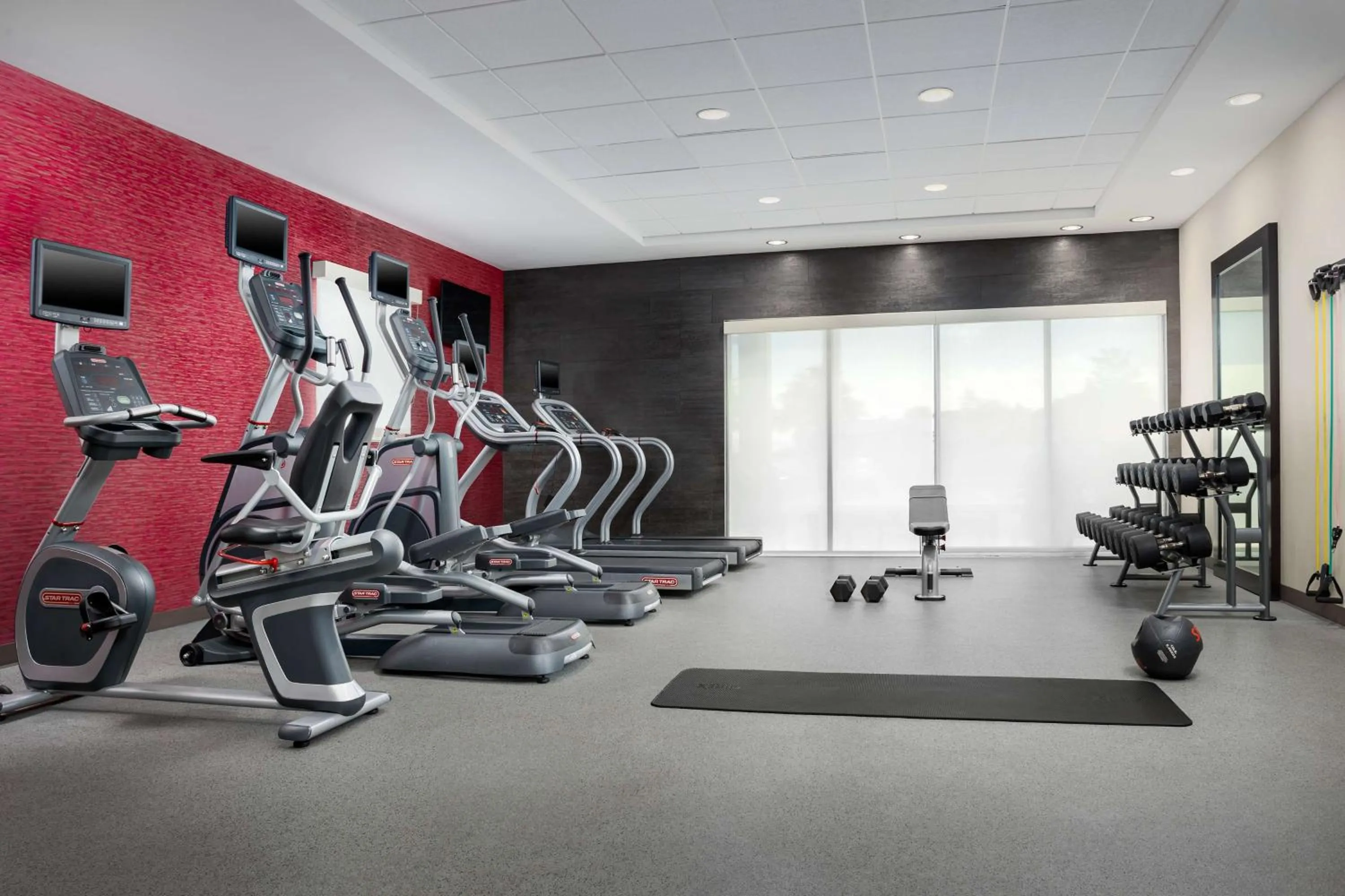 Fitness centre/facilities in Home2 Suites By Hilton Clermont