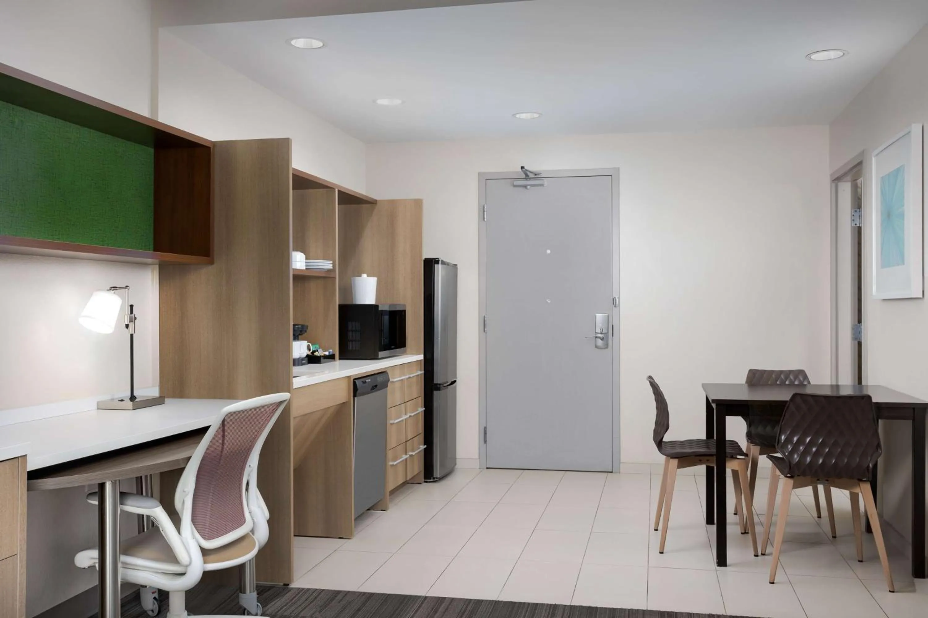 Kitchen or kitchenette in Home2 Suites By Hilton Clermont