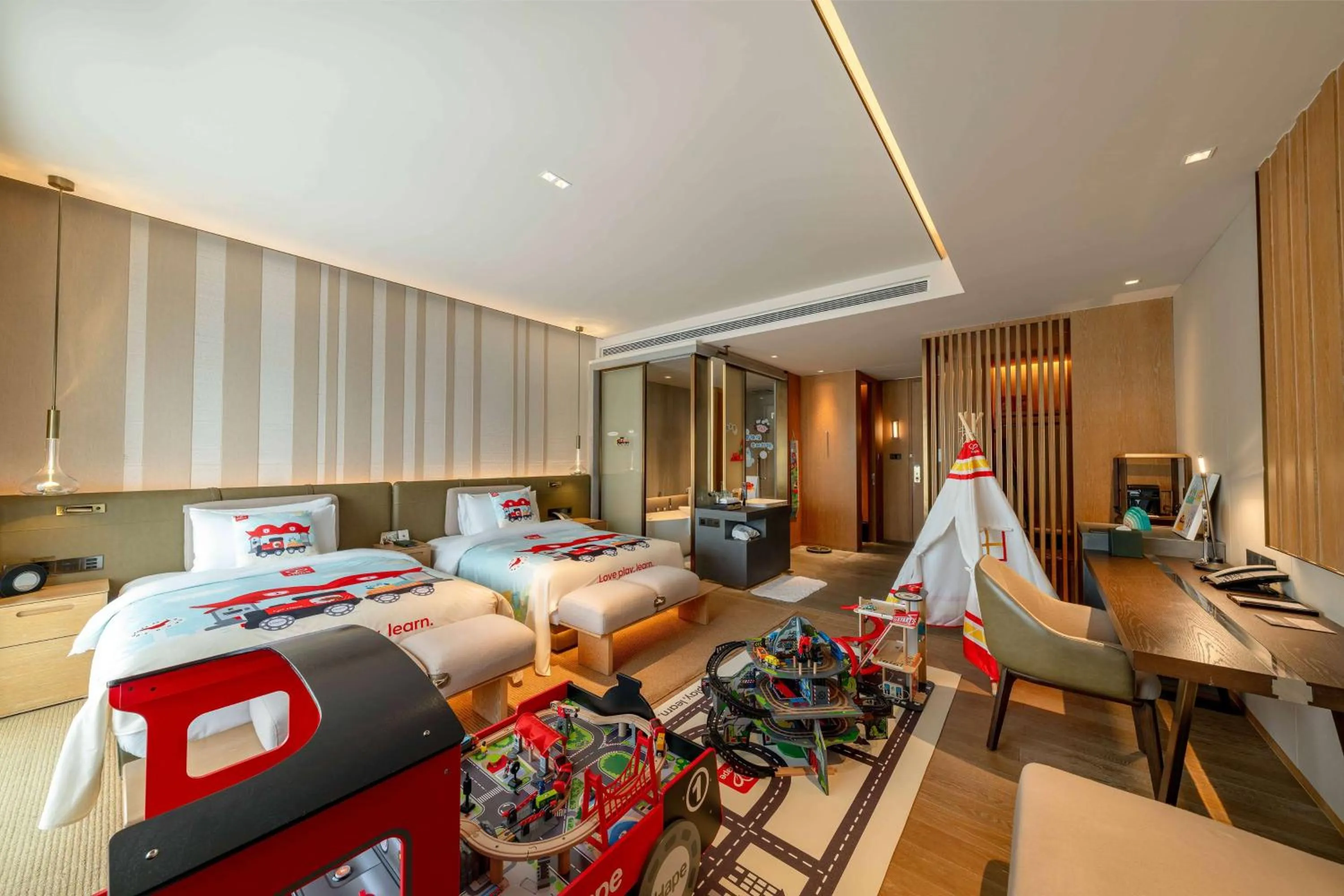 Bedroom, Bed in Joyze Hotel Xiamen, Curio Collection By Hilton