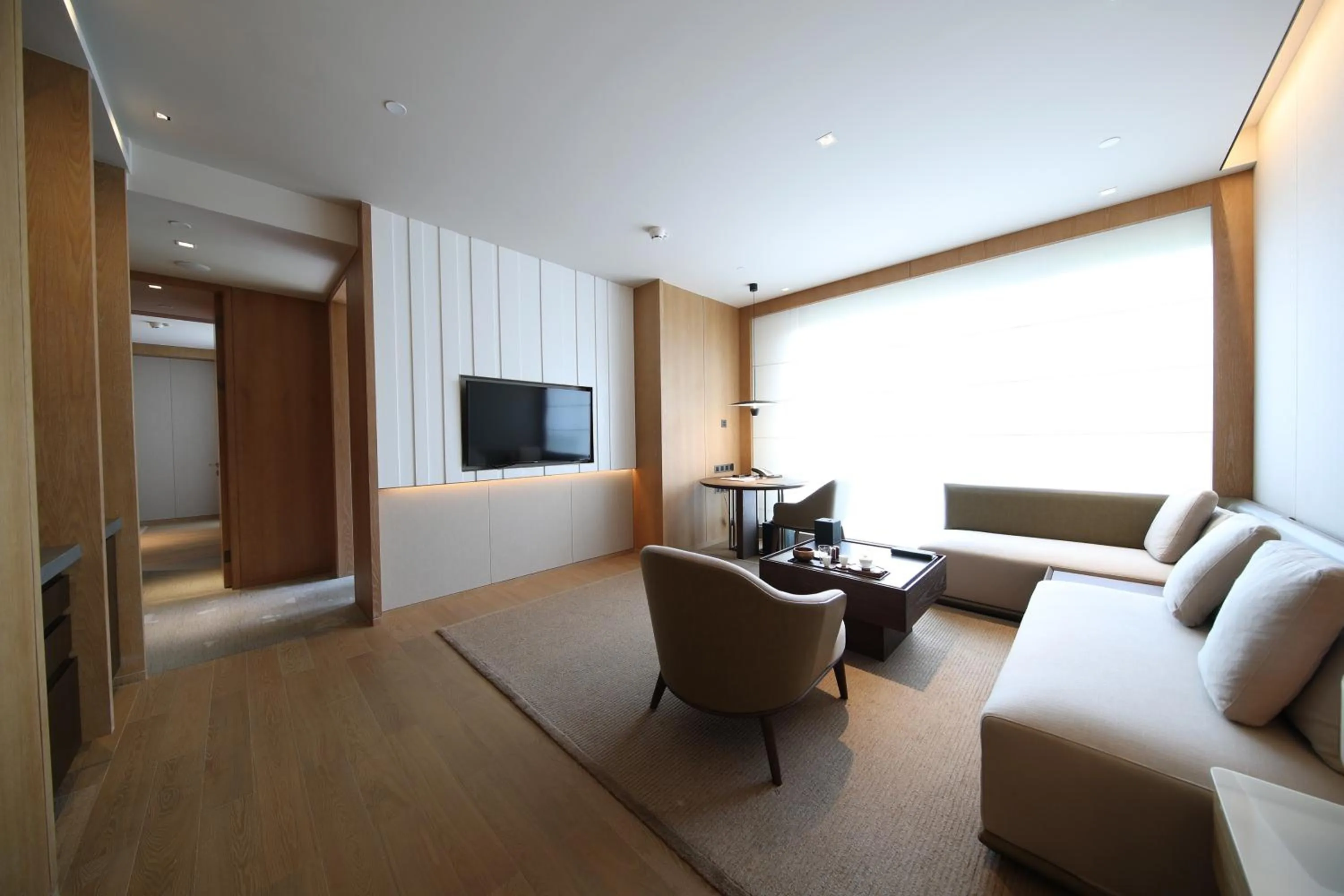 Living room in Joyze Hotel Xiamen, Curio Collection By Hilton