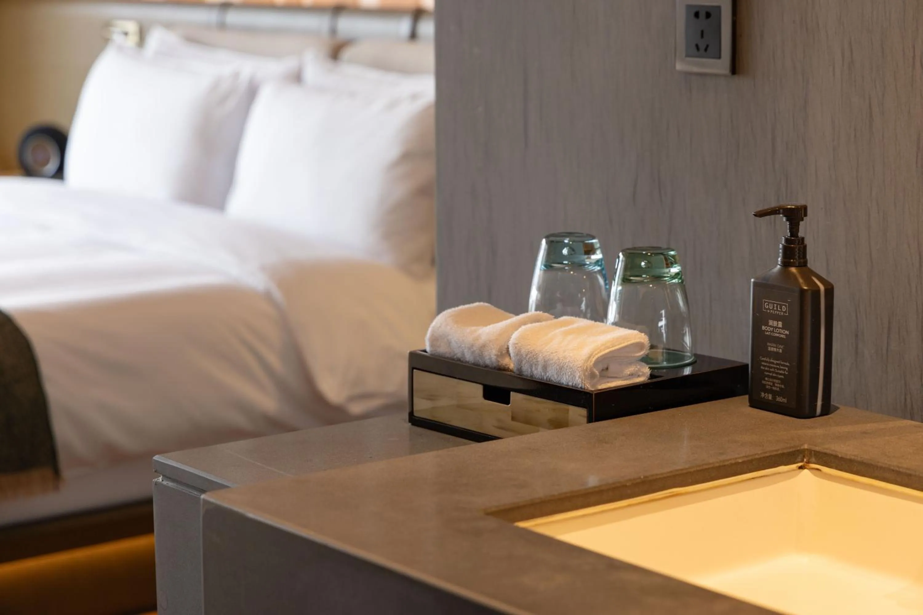 Bedroom, Bed in Joyze Hotel Xiamen, Curio Collection By Hilton