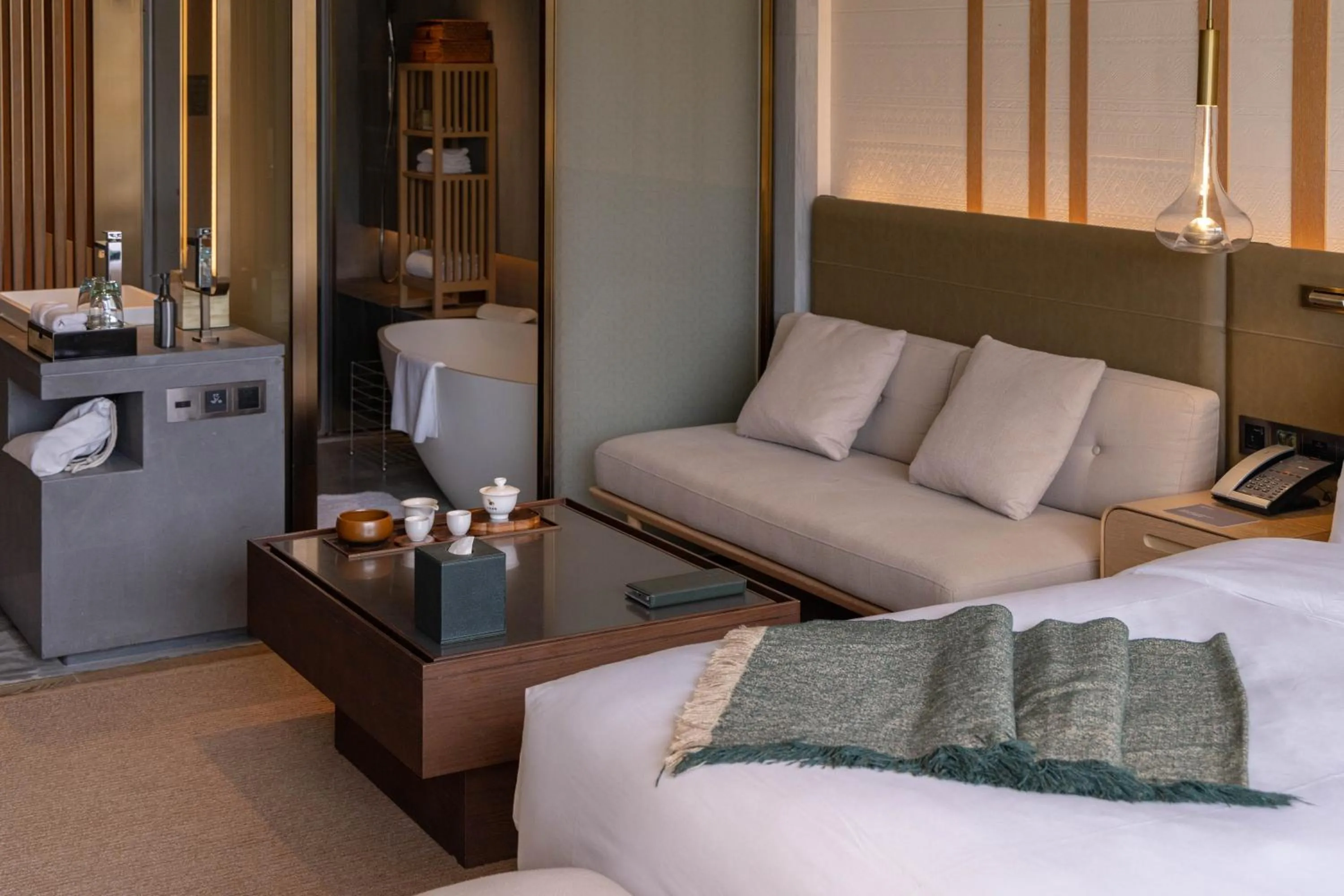 Bedroom, Bed in Joyze Hotel Xiamen, Curio Collection By Hilton