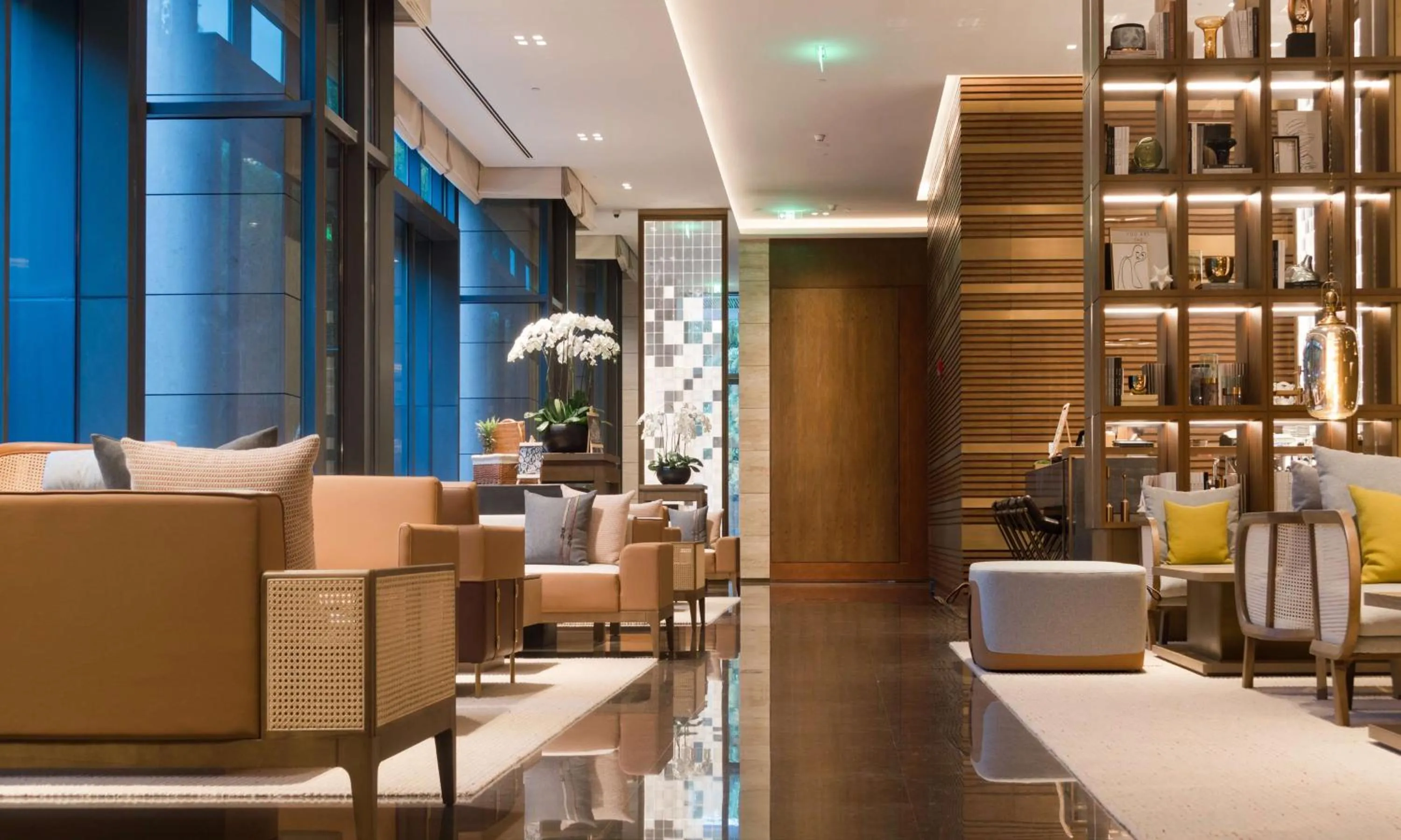 Living room in Joyze Hotel Xiamen, Curio Collection By Hilton