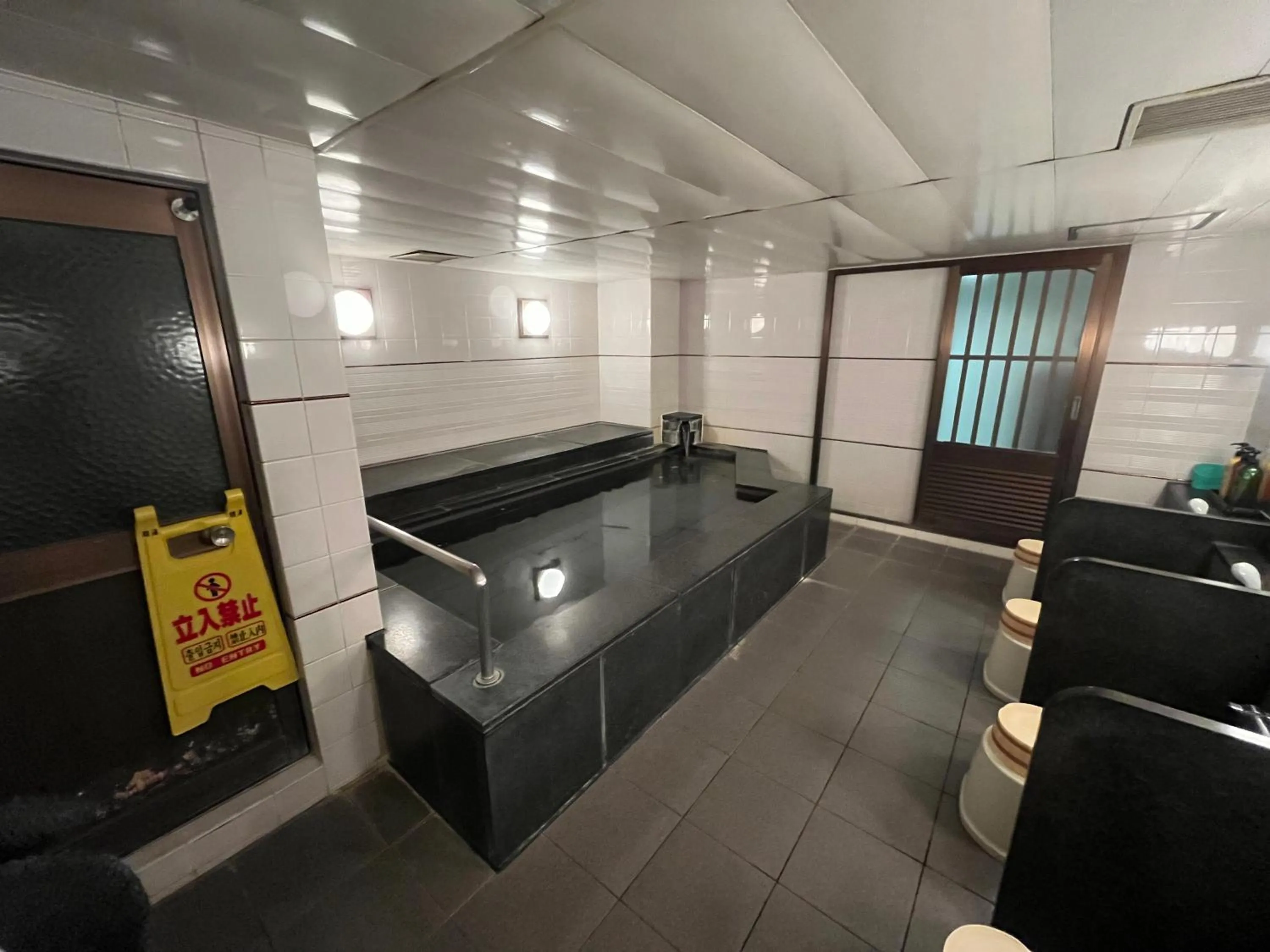 Public Bath in Nakamuraya Ryokan