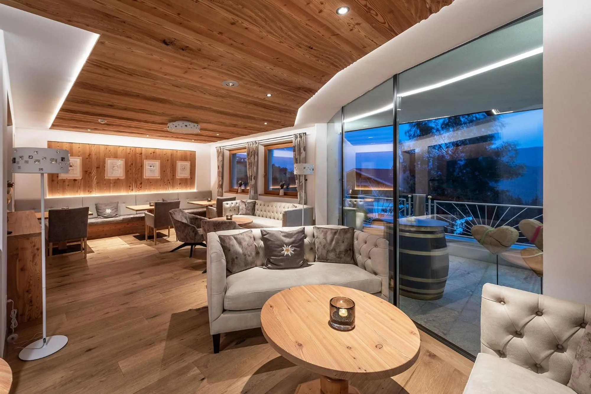 Lounge or bar in Hotel Edelweiss