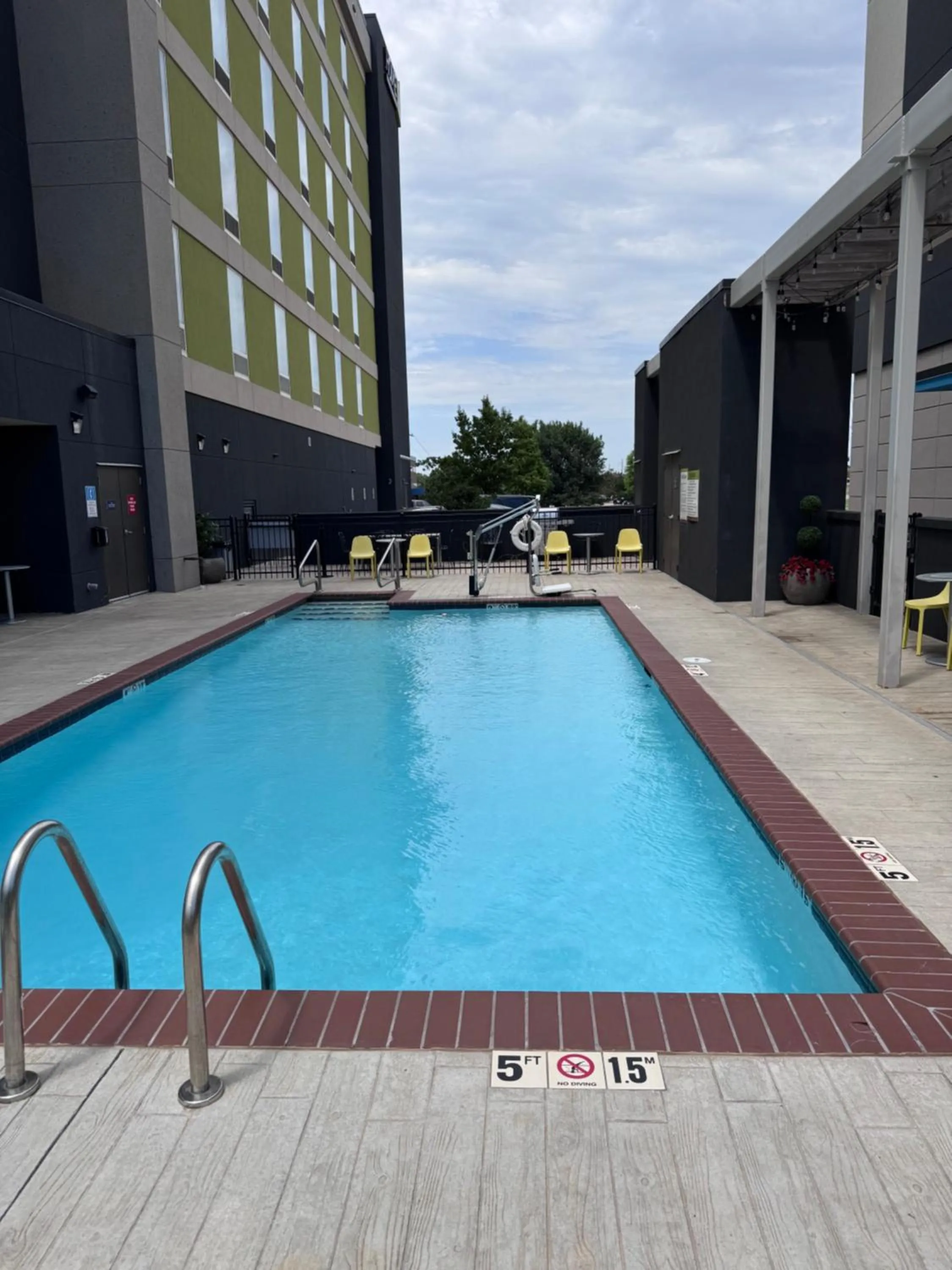 Swimming pool in Home2 Suites By Hilton Oklahoma City Nw Expressway