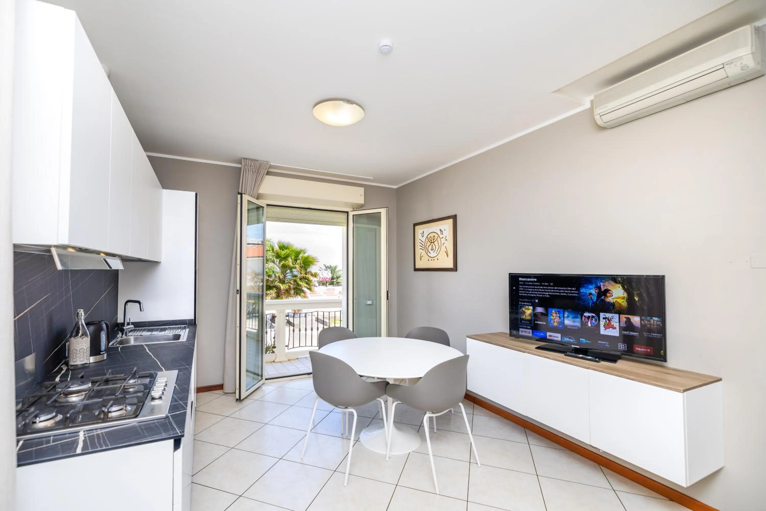 Dining area in Residenza Mediterranea Apartments