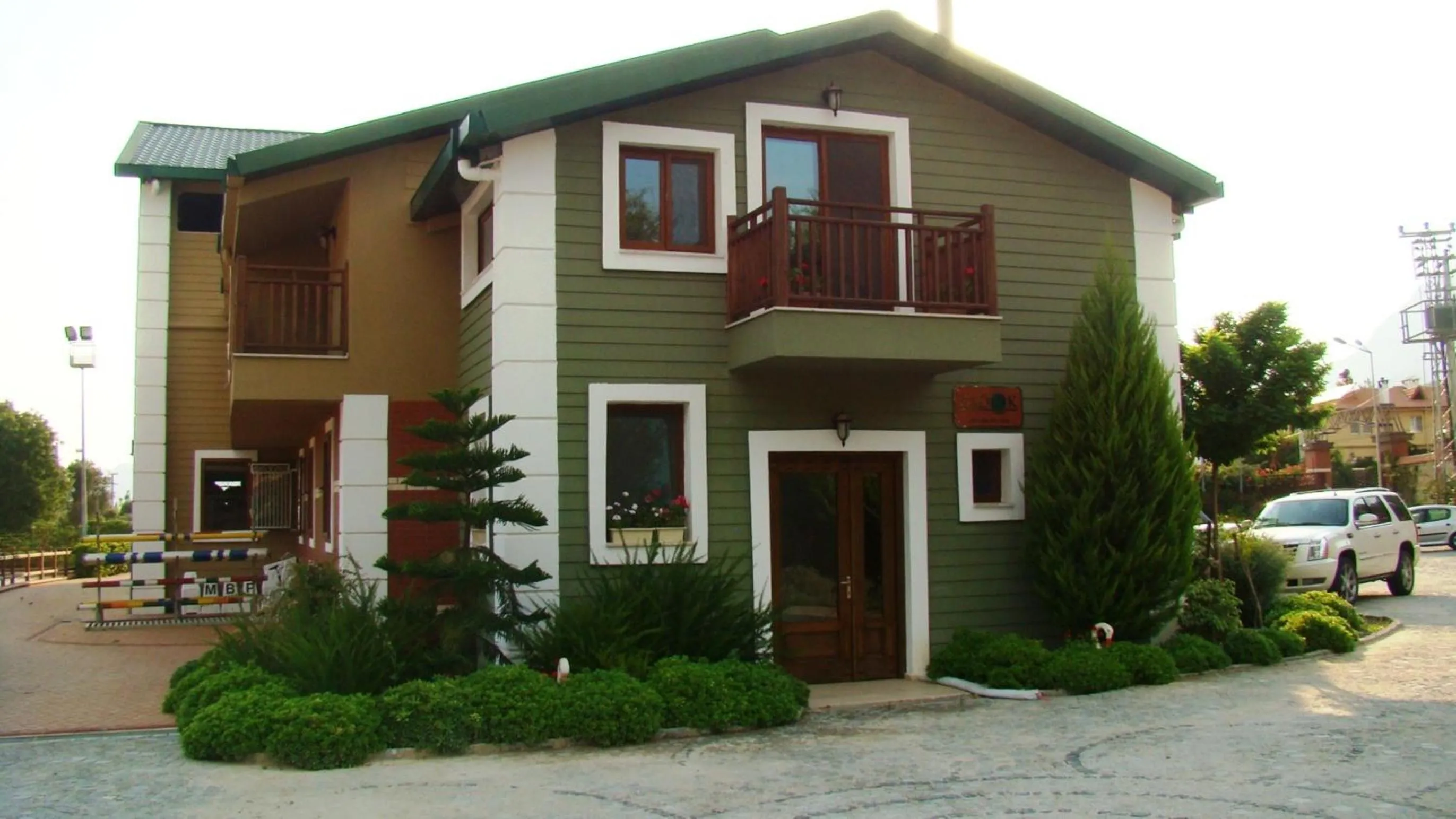 Property building in Padok Premium Hotel & Stables