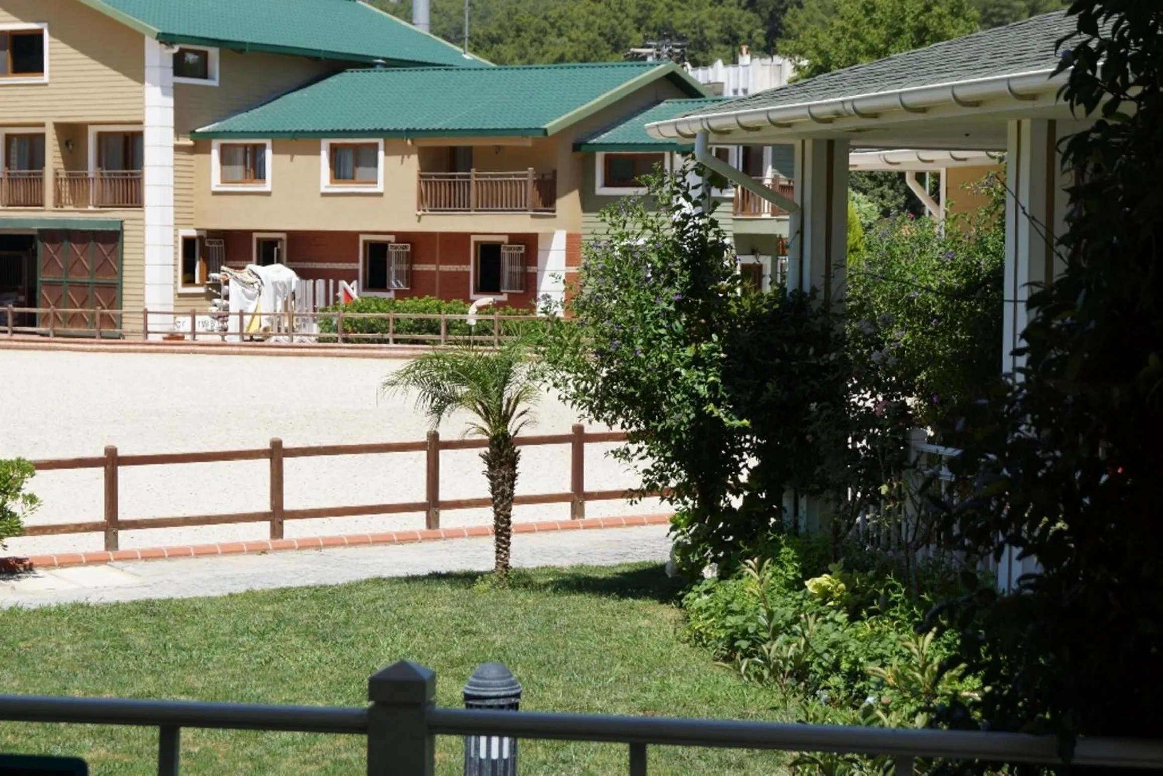 Property building in Padok Premium Hotel & Stables