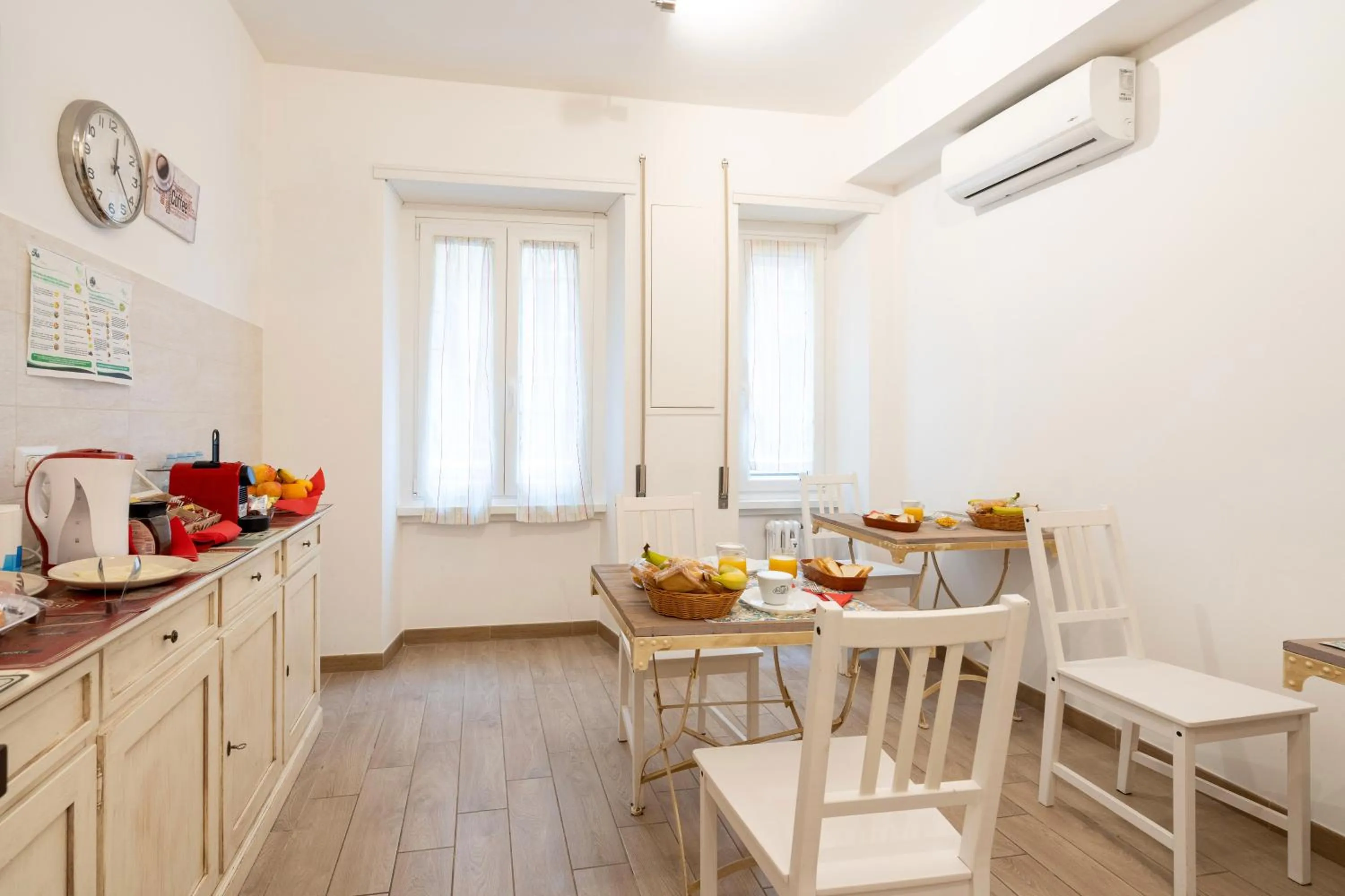 Dining area in VaticanRome GUESTHOUSE