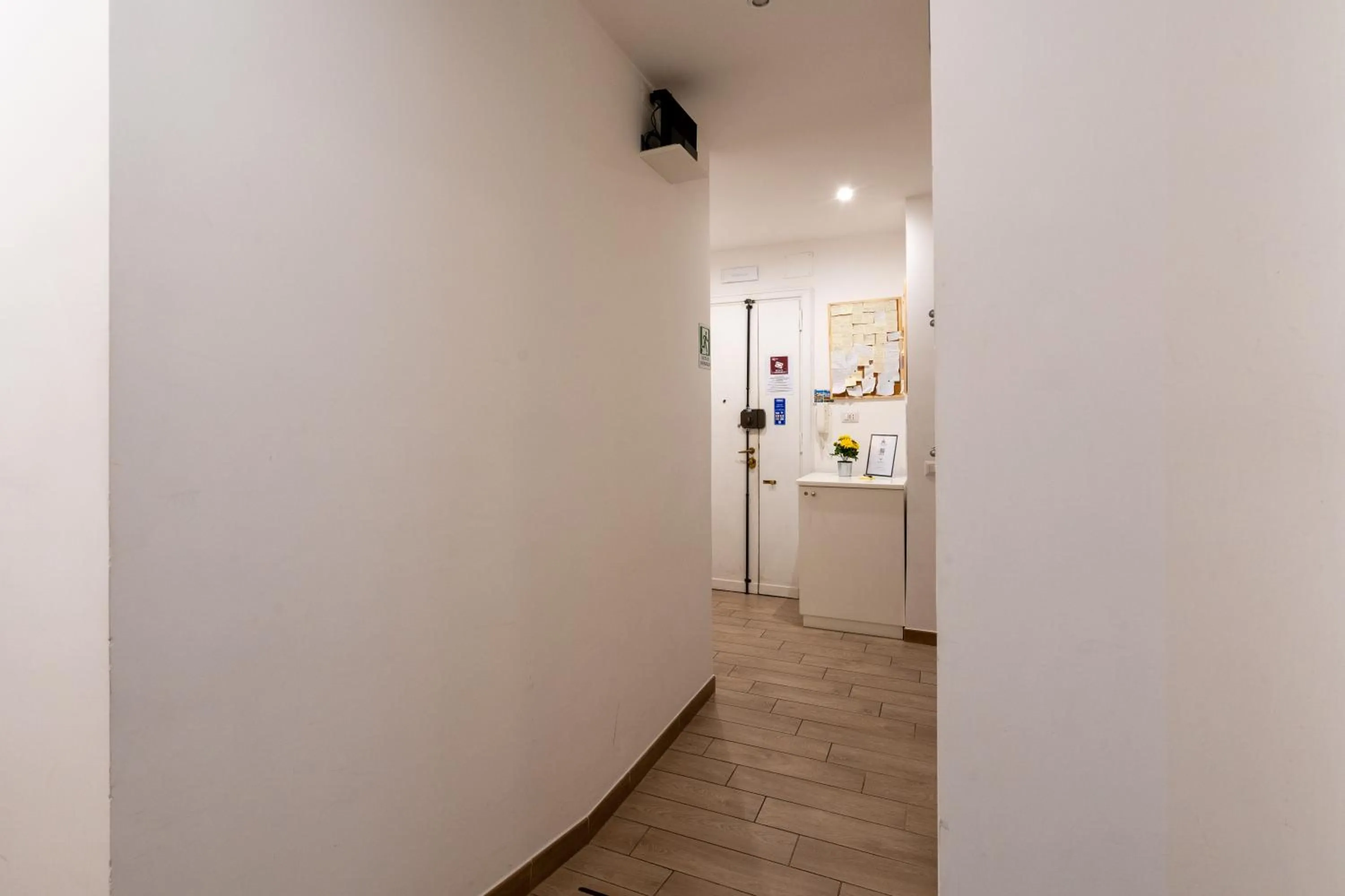 Communal lounge/ TV room in VaticanRome GUESTHOUSE