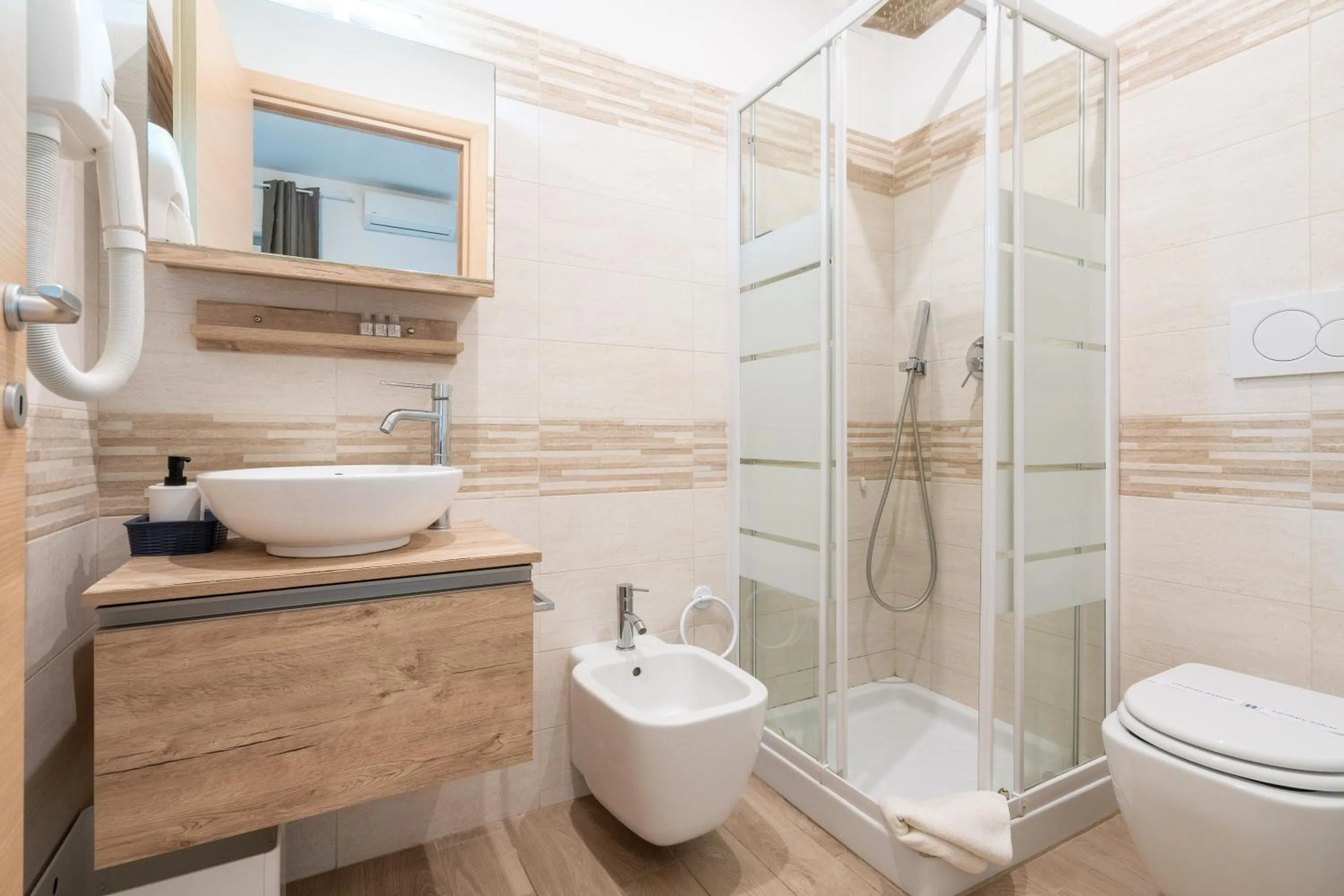 Bath in VaticanRome GUESTHOUSE